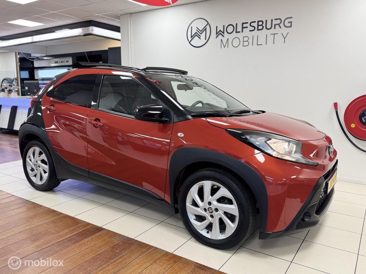 Toyota Aygo X - 1.0 VVT-i MT Play Cabrio | Line Assist| Climate & Cruise Control | NAV. - AutoWereld.nl