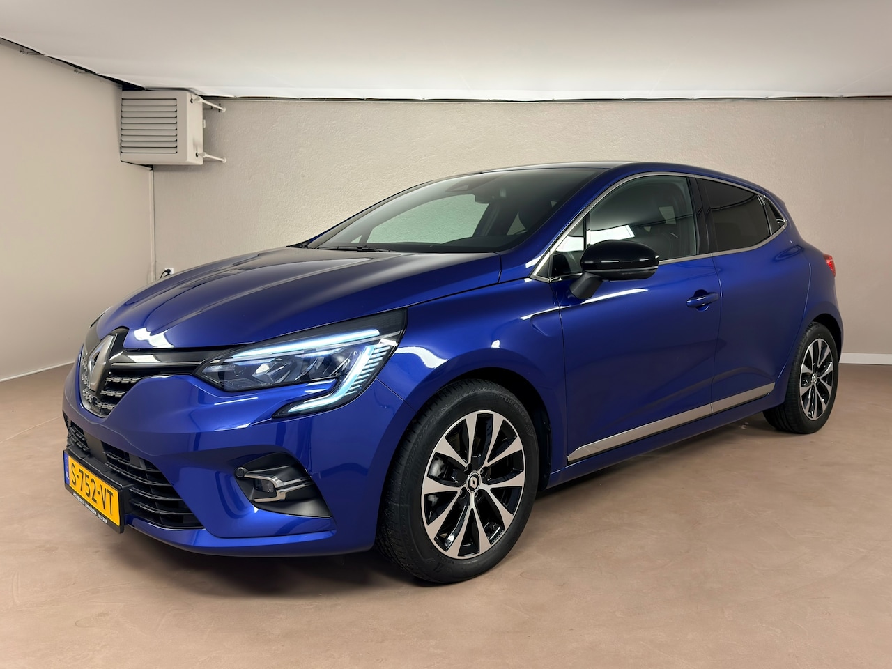 Renault Clio - 1.6 E-Tech Hybrid 145 Techno Camera - AutoWereld.nl
