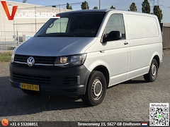 Volkswagen Transporter - 2.0 TDI L1H1 Highline | € 6.850, - NETTO | Cruise | Airco | Bijrijdersbank | Trekhaak |