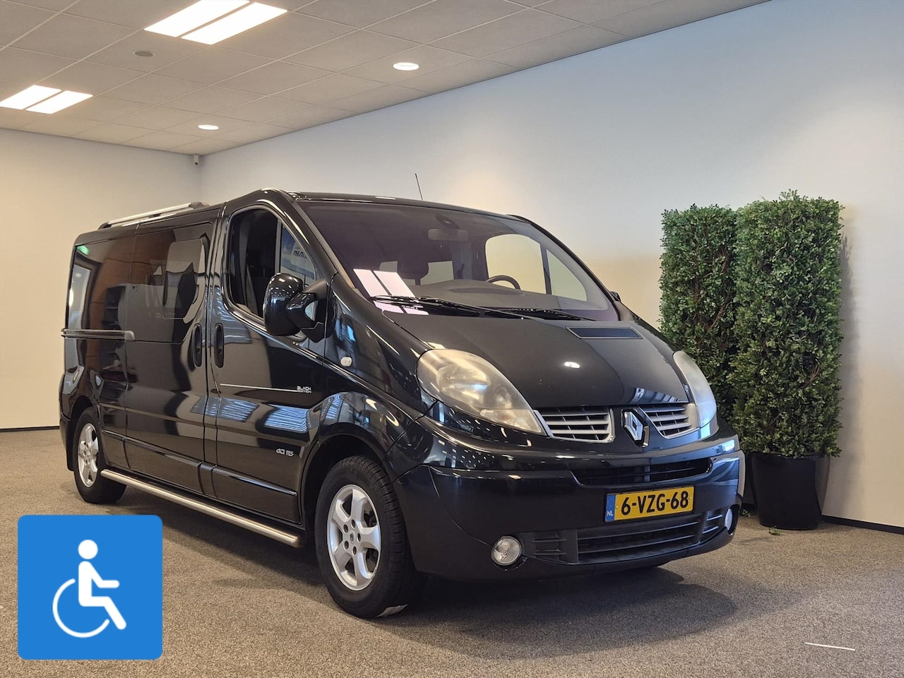 Renault Trafic - L2H1 Rolstoelbus Automaat (airco) 5+1 - 2x zijschuifdeur - AutoWereld.nl