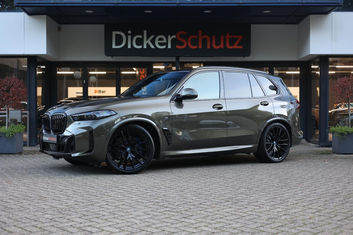 BMW X5 - xDrive50e M Sport Pro Vierwielb | Pano | trekhaak | Individual leder - AutoWereld.nl