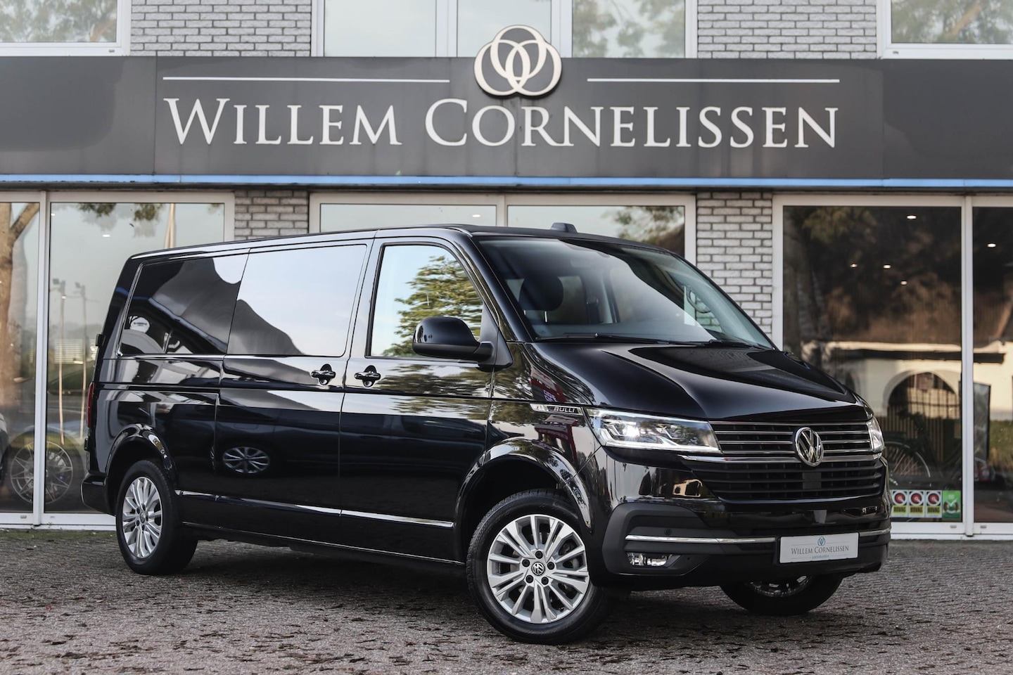 Volkswagen Transporter - 2.0 TDI L2H1 28 Bulli Aut. Camera Stoelverwarming - AutoWereld.nl