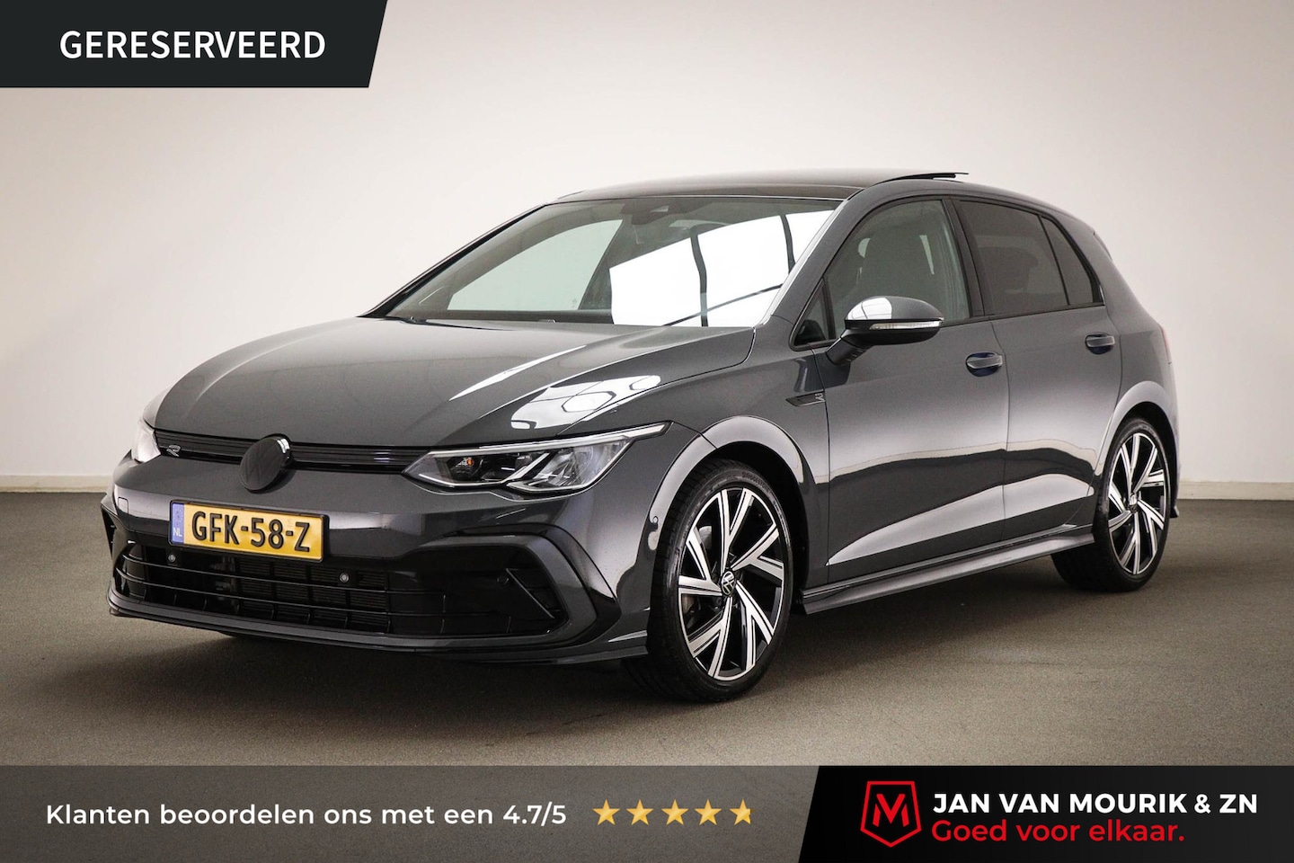 Volkswagen Golf - 1.5 eTSI R-Line Business | PANORAMADAK | STUURVERWARMING | DAB | APPLE | CAMERA | TREKHAAK - AutoWereld.nl