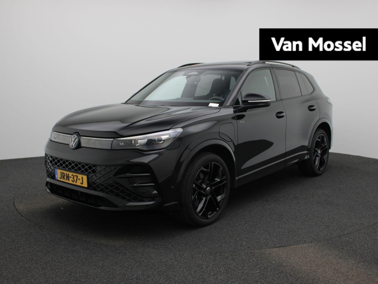 Volkswagen Tiguan - 1.5 eHybrid R-Line Edition 204 PK| Origineel Nederlands | 1e Eigenaar | Panoramadak | Navi - AutoWereld.nl
