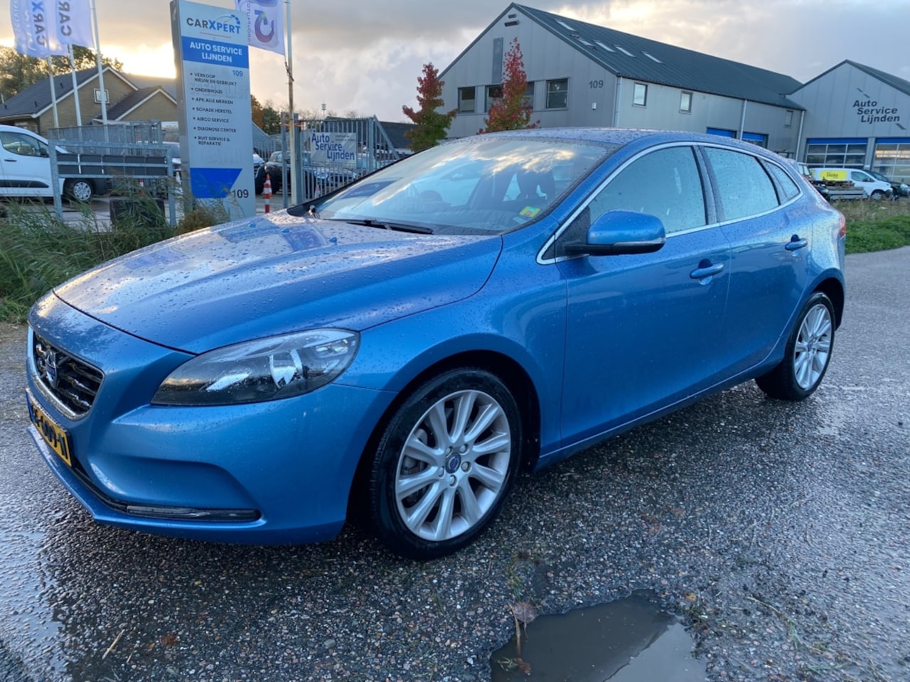 Volvo V40 - 1.5 T3 Momentum 1.5 T3 Momentum - AutoWereld.nl