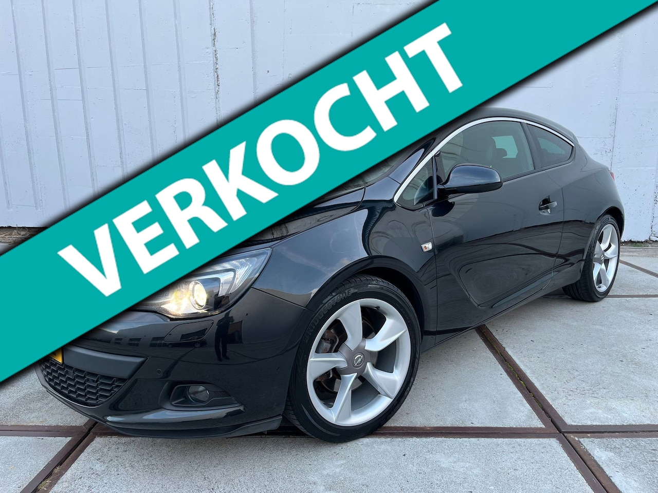 Opel Astra GTC - 1.6 Turbo 200 pk Sport | NAP | clima | navi | sensoren | sportstoelen | 19"velgen | ledere - AutoWereld.nl