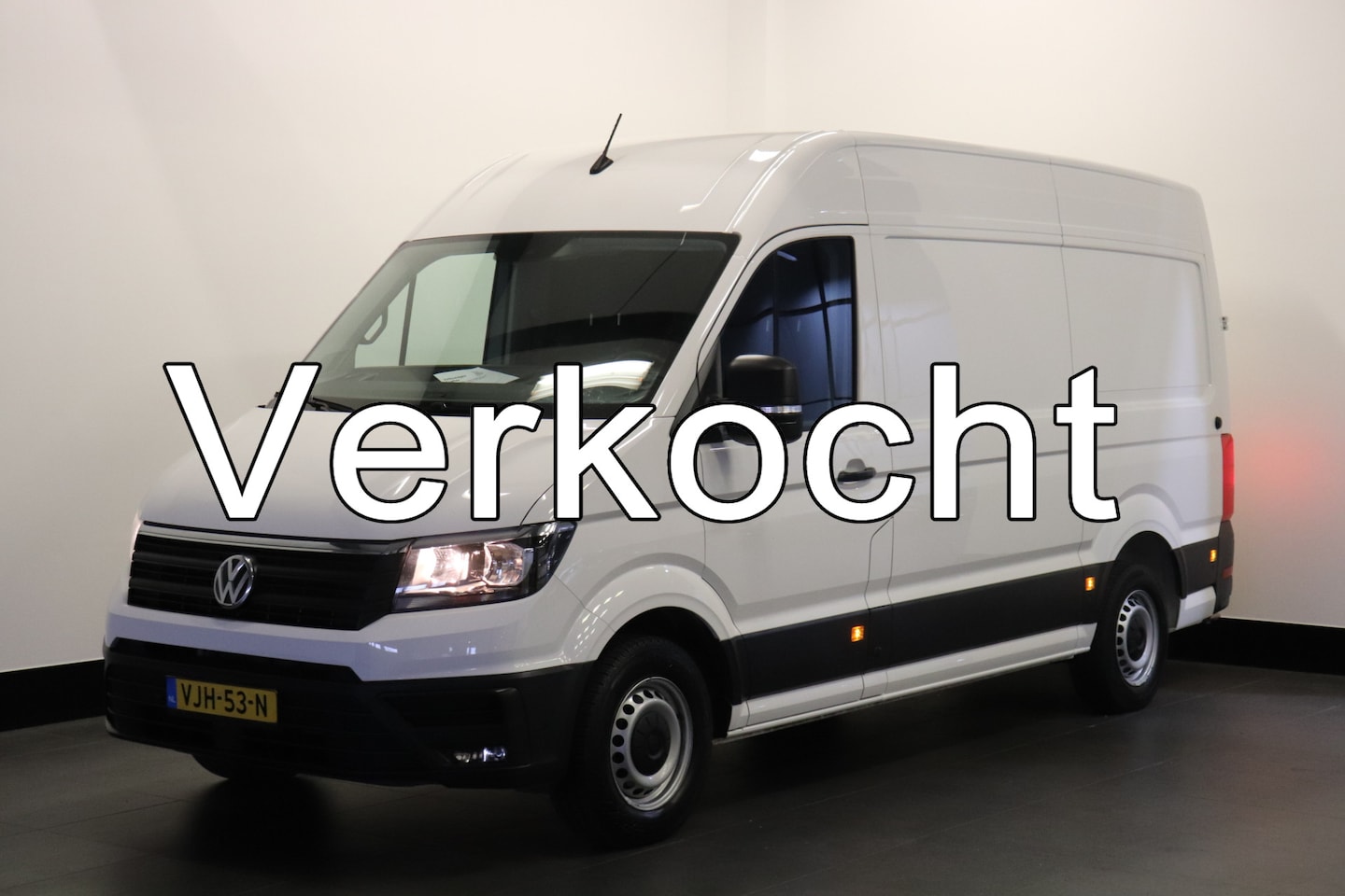 Volkswagen Crafter - 2.0 TDI 140PK L3H3 EURO 6 - Airco - Navi - Cruise - € 17.950,- Excl. - AutoWereld.nl