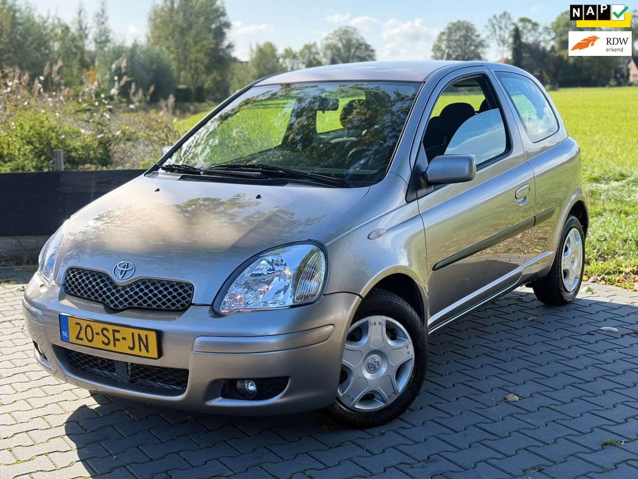 Toyota Yaris - 1.3 VVT-i Sol Automaat / Unieke km stand ! - AutoWereld.nl