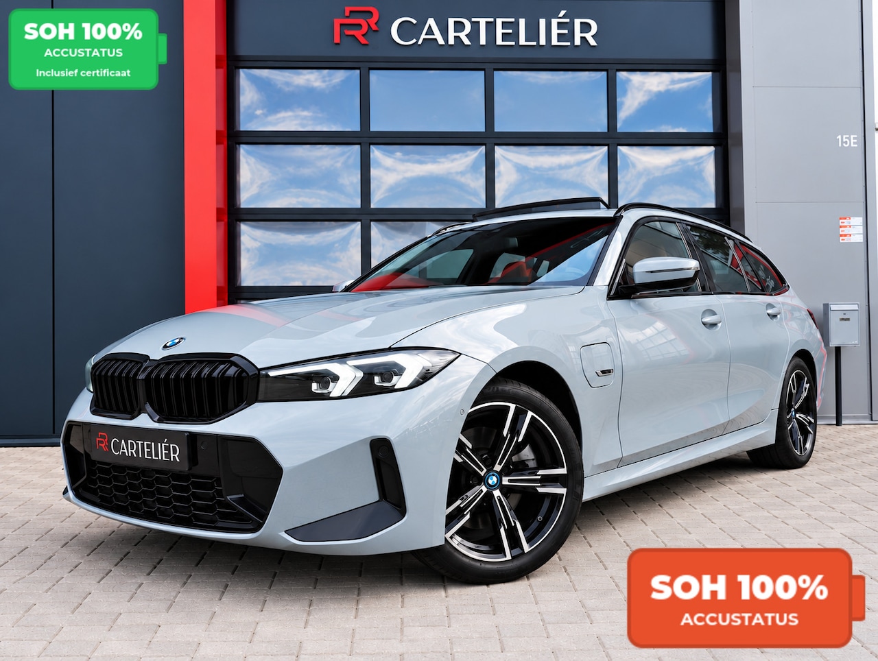 BMW 3-serie Touring - 330e M-Sport Brooklyn Grau | Pano | Leder | Head-Up | Camera | Carplay | Digital Dash | Co - AutoWereld.nl