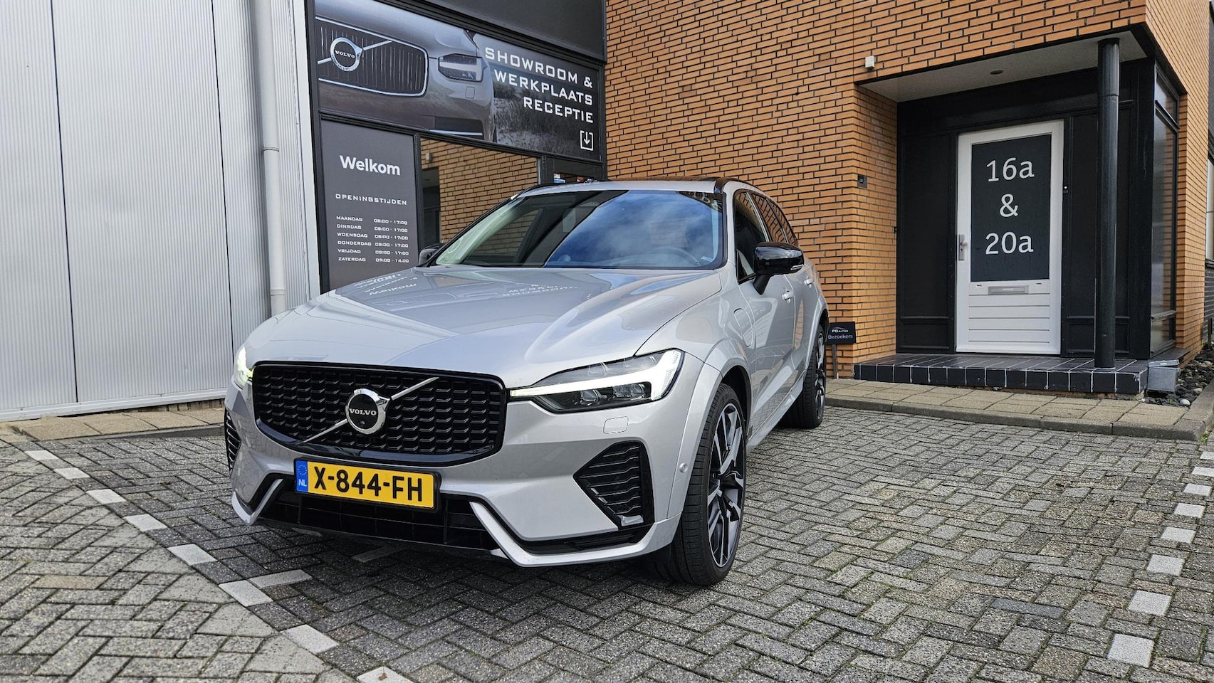 Volvo XC60 - 2.0 T8 Plug-in hybrid AWD Ultimate Dark - AutoWereld.nl