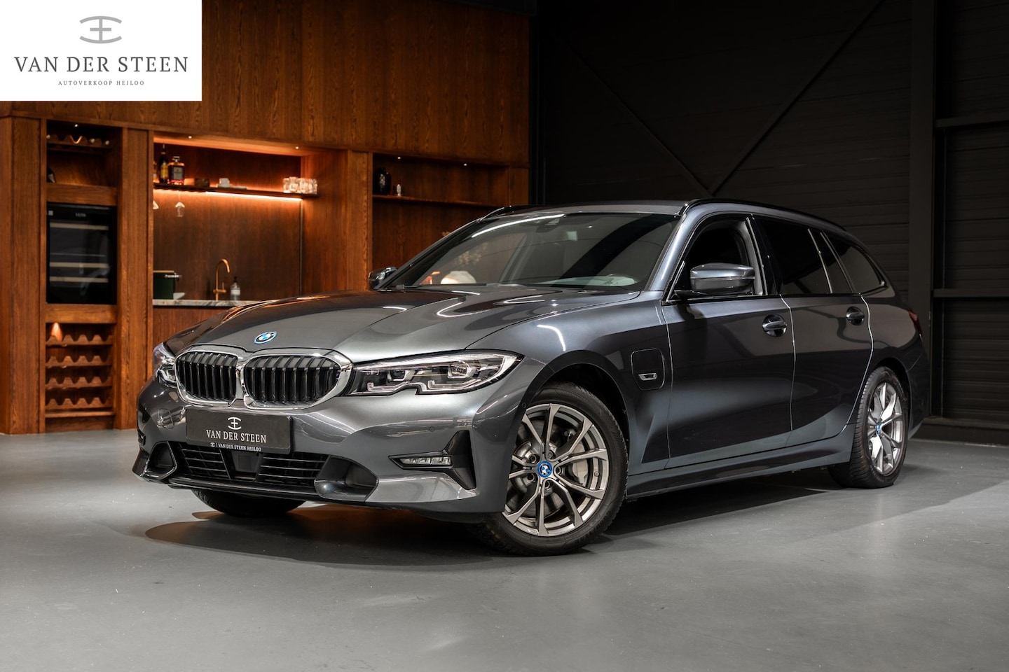 BMW 3-serie Touring - 330e Business Edition Plus M Sport | Stuurwielverwarming | Dealer Onderhouden - AutoWereld.nl