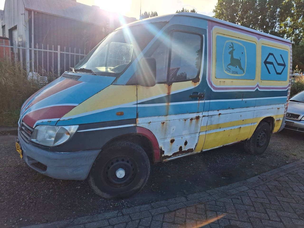 Mercedes-Benz Sprinter - 208 CDI 2.2 300 Original blijft in versnelling - AutoWereld.nl