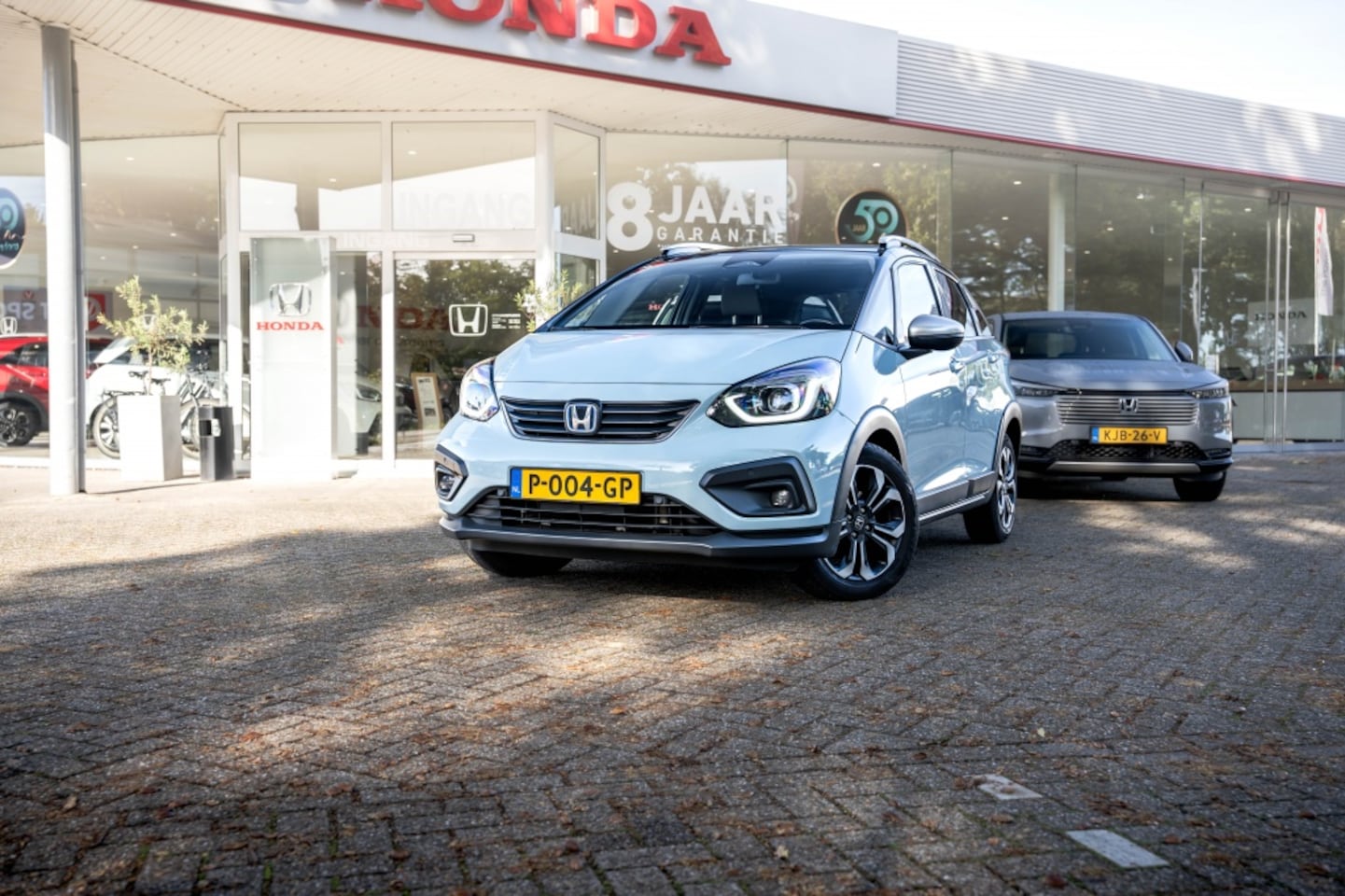 Honda Jazz - 1.5 i-MMD 109pk Hybrid CVT Crosstar Automaat | Bi-Tone Surf Blue | ACC | Keyless | Navigat - AutoWereld.nl
