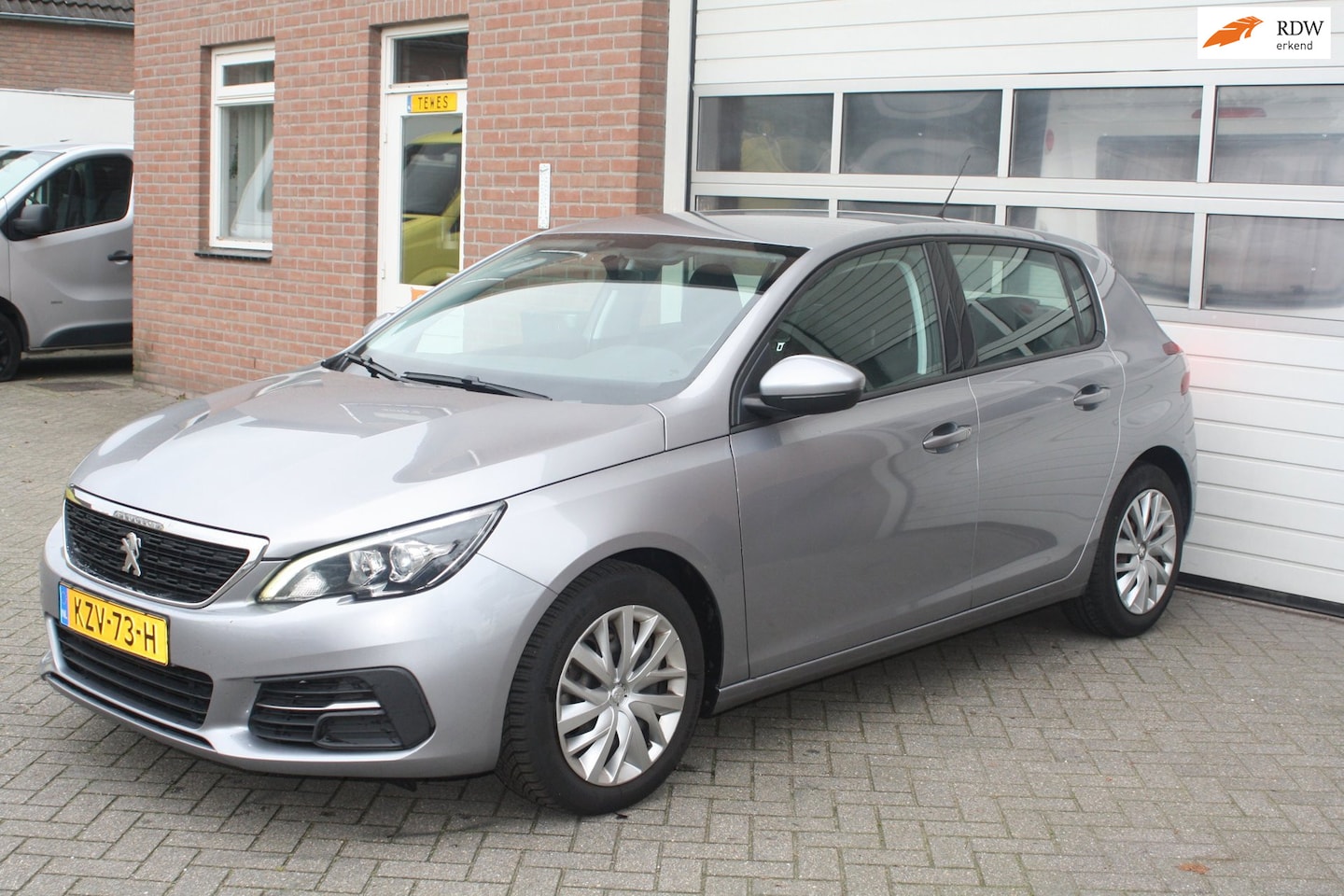 Peugeot 308 - 1.5 BlueHDi Blue Lease Nieuwe Apk 1 Ste Eigenaar! Nette Auto, 4 Season Banden - AutoWereld.nl