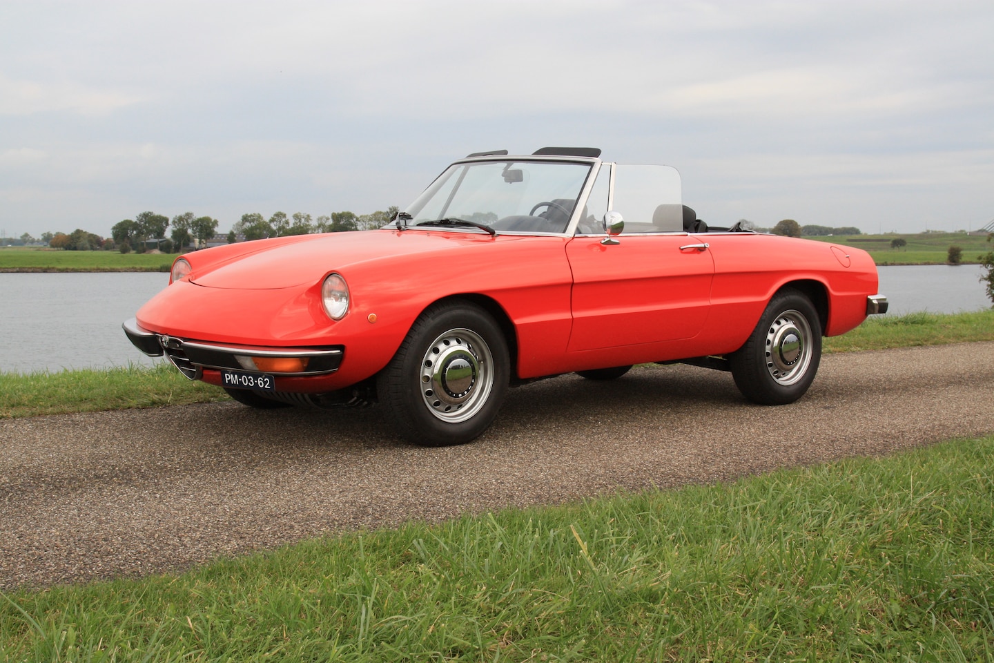 Alfa Romeo Spider - 1300 junior - AutoWereld.nl