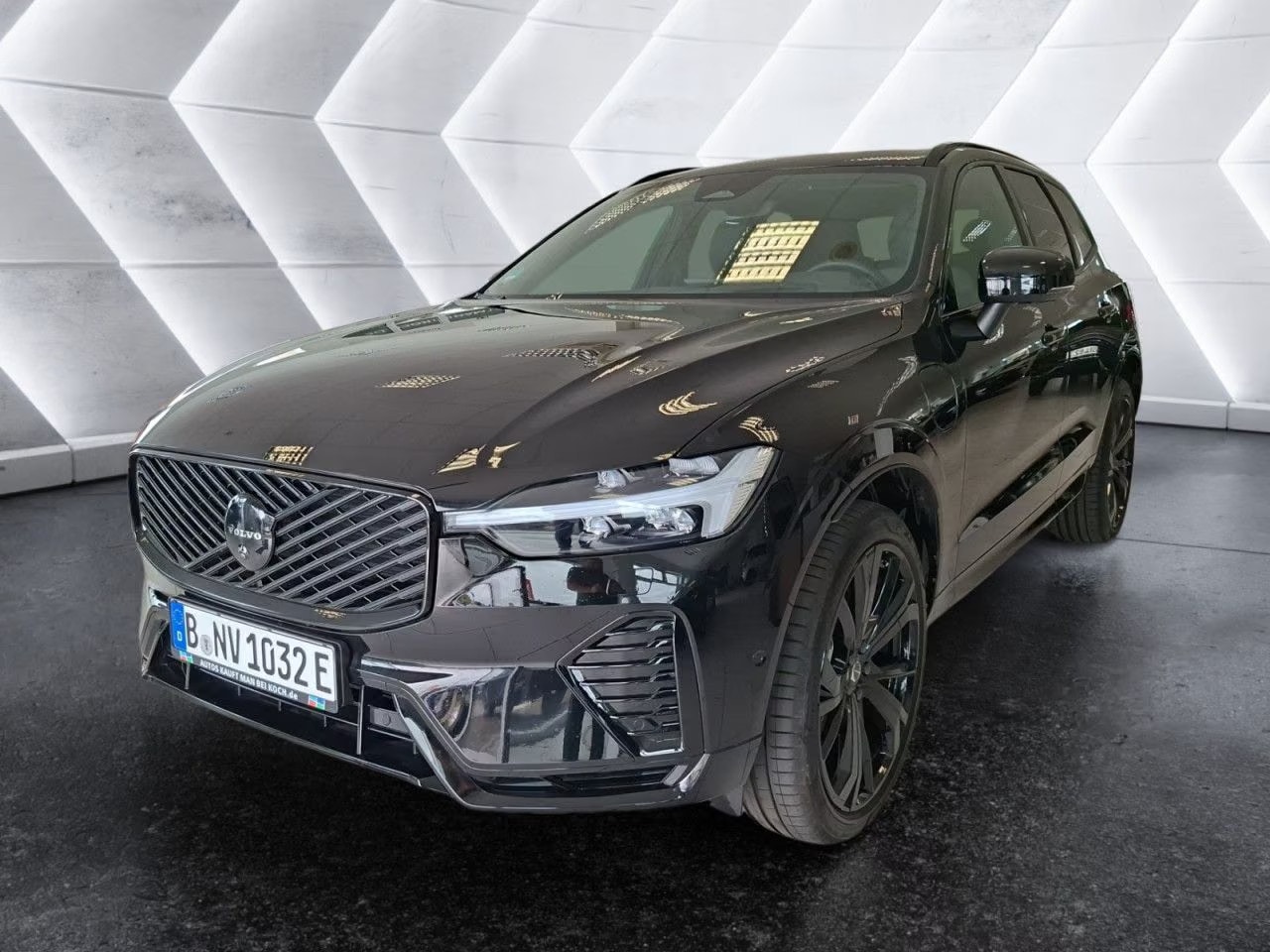 Volvo XC60 - 2.0 T8 Plug-in hybrid AWD BLACK EDITION (FACELIFT) ** PANO, ACC, HuD, 21-inch LMV ** 29k o - AutoWereld.nl