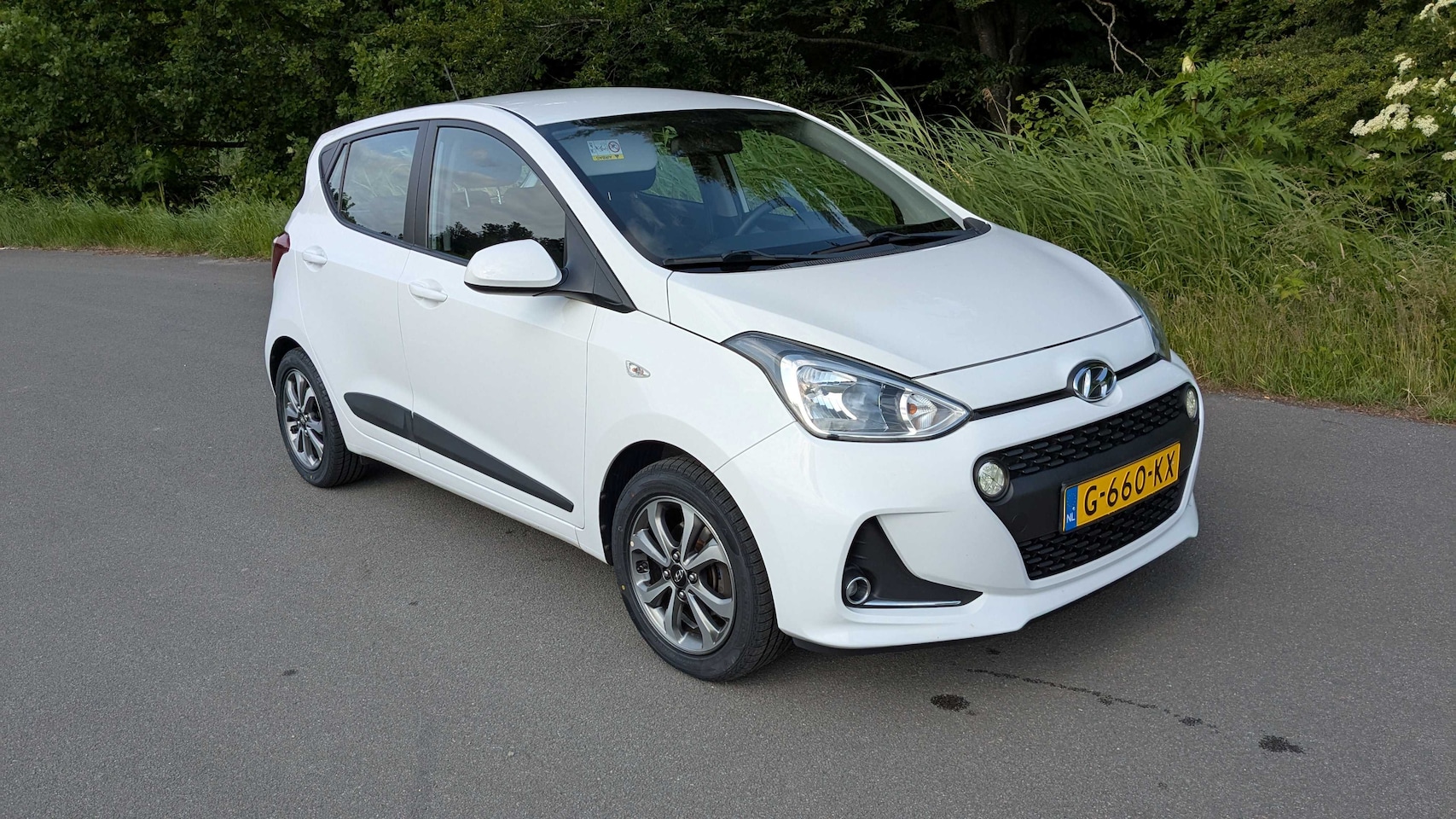 Hyundai i10 - 1.0i Comfort Navigatie, Hill hold functie, sensoren achter. - AutoWereld.nl