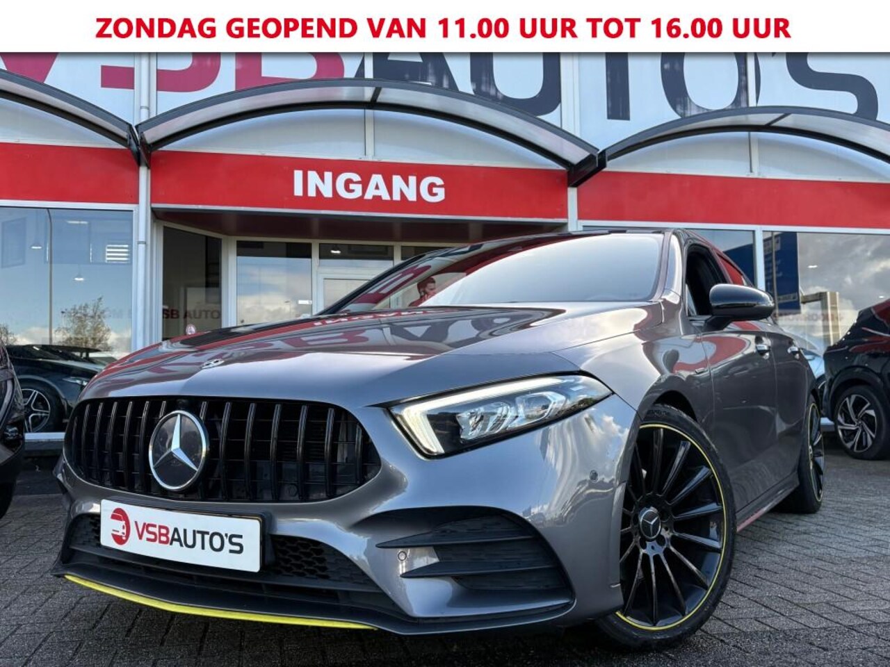 Mercedes-Benz A-klasse - A 200 AUT. 163PK PREMIUM PLUS AMG-EDITION  PANO-DAK NAVI SFEERVERLICHTING STOELVERWARMING - AutoWereld.nl