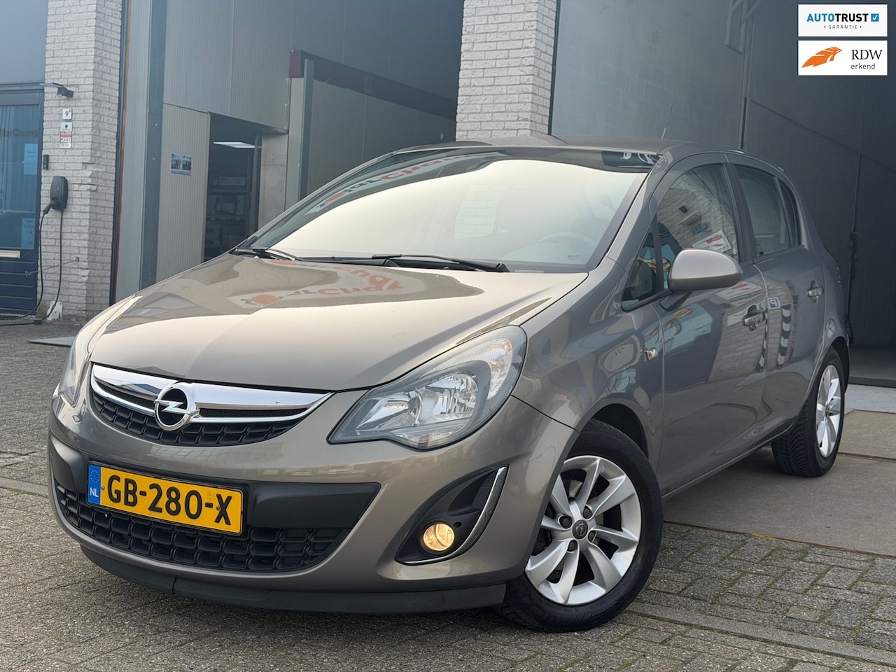 Opel Corsa - 1.4-16V Berlin/ 5drs/ dealeronderhouden/ 1jaar apk/ airco/ zeer nette auto. - AutoWereld.nl