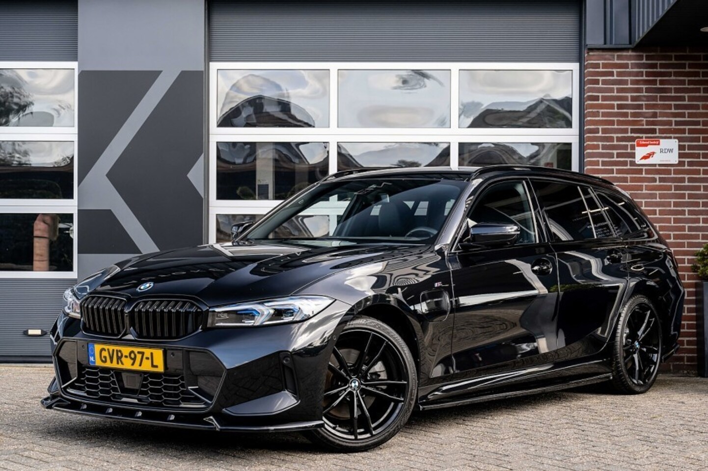 BMW 3-serie Touring - 330 330e M Sport | Maxton | ACC | Trekhaak | Stoelverwarming | Widescreen | 18' Inch | - AutoWereld.nl