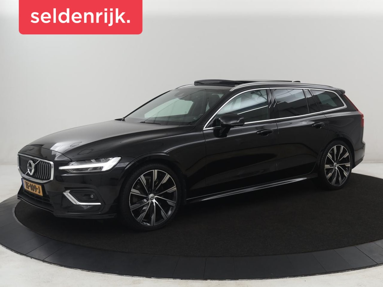 Volvo V60 - 2.0 T6 AWD Inscription | 310PK | Pano.dak | Trekhaak | Stuur/stoel verwarming | Head-up di - AutoWereld.nl
