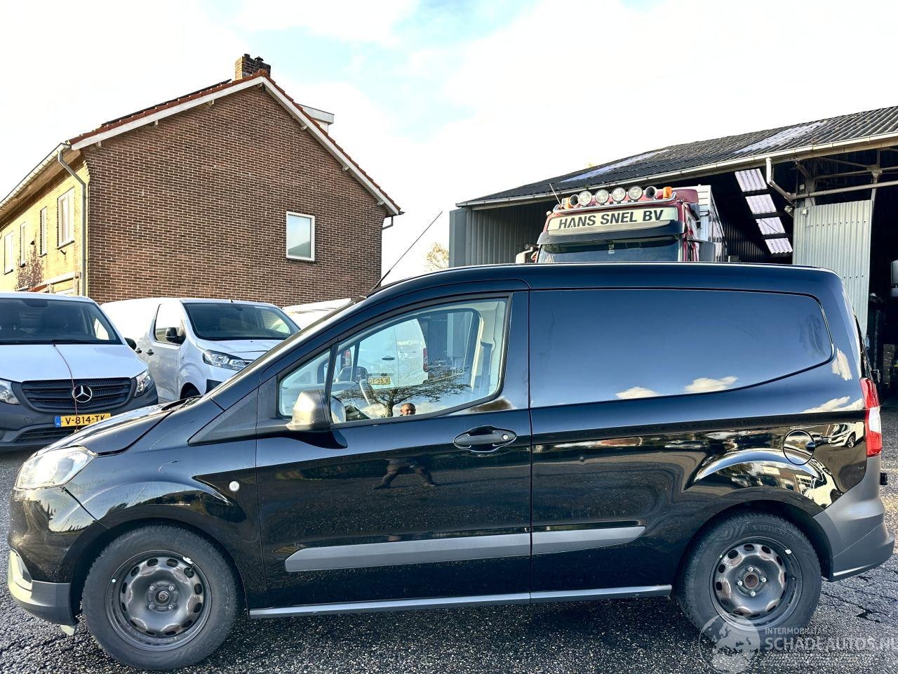 Ford Transit Courier - Van 1.5 TDCI 75pk 6-bak euro.6 Trend - 62dkm nap - navi - airco - cruise - schuif + klapde - AutoWereld.nl