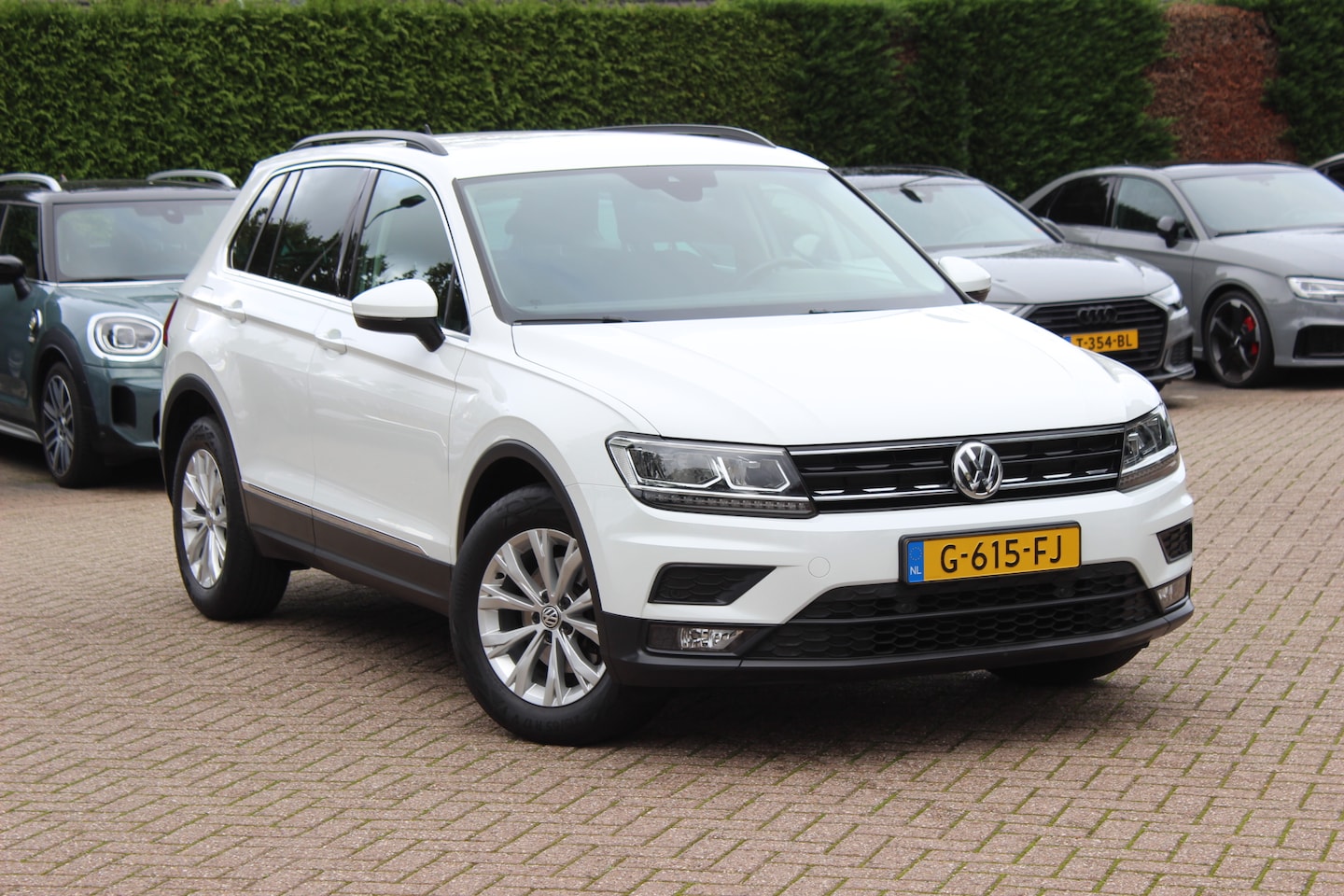 Volkswagen Tiguan - 1.5 TSI Comfortline / CarPlay / Parkeerhulp V+A / 17'' / LED / Rijstrooksensor / Spiegelpa - AutoWereld.nl