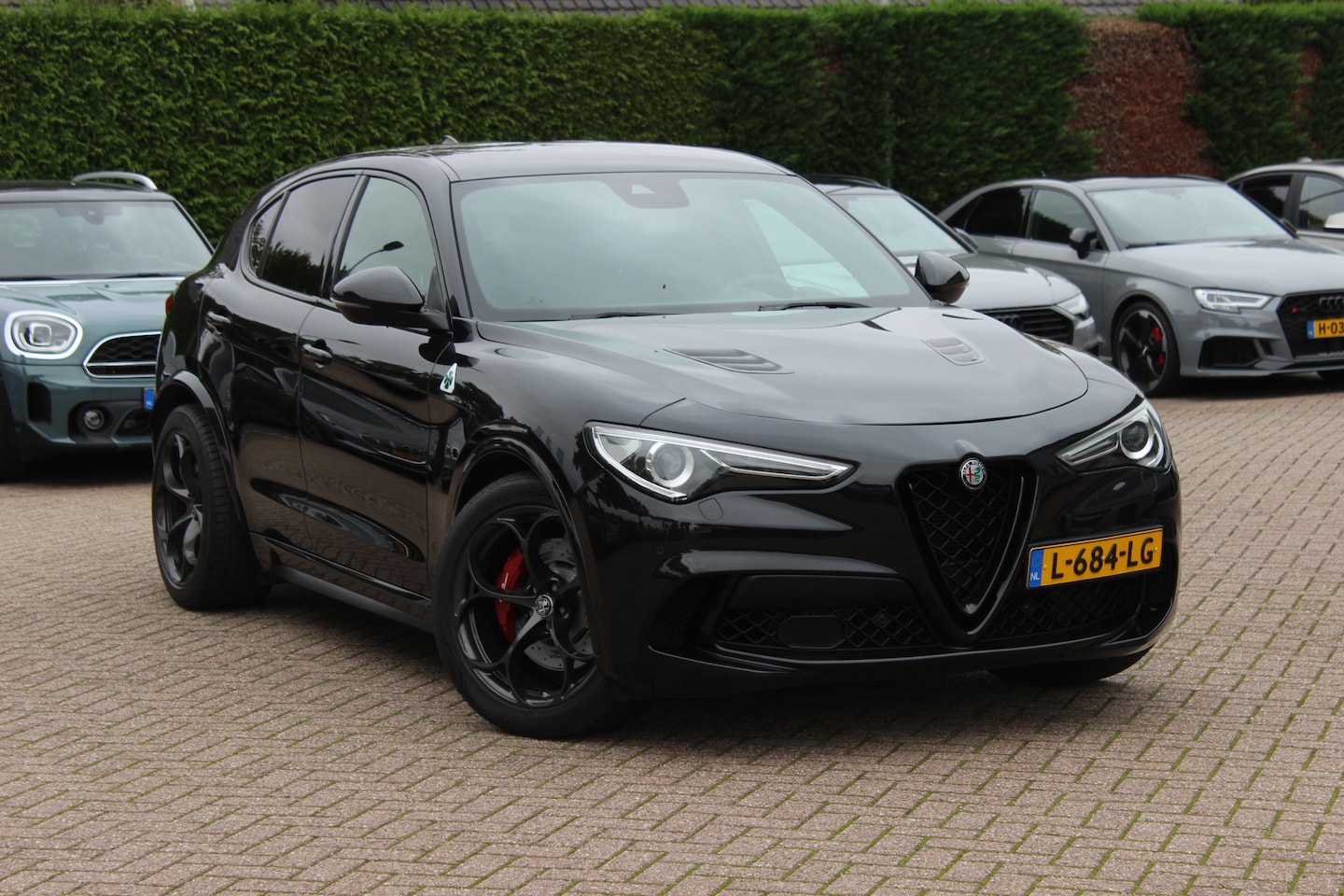 Alfa Romeo Stelvio - 2.9 V6 AWD Quadrifoglio / Camera / Navigatie / Harman Kardon / 20'' / Elektr. stoelen / St - AutoWereld.nl