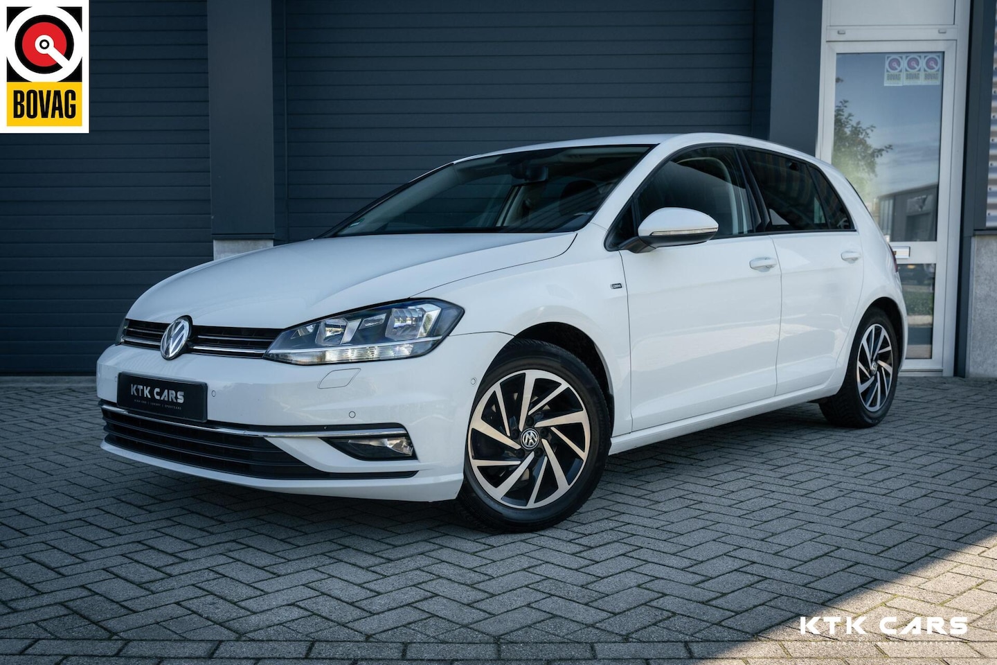 Volkswagen Golf - 1.5 TSI Comfortline Business|Stoelverwarming|Trekhaak|PDC - AutoWereld.nl