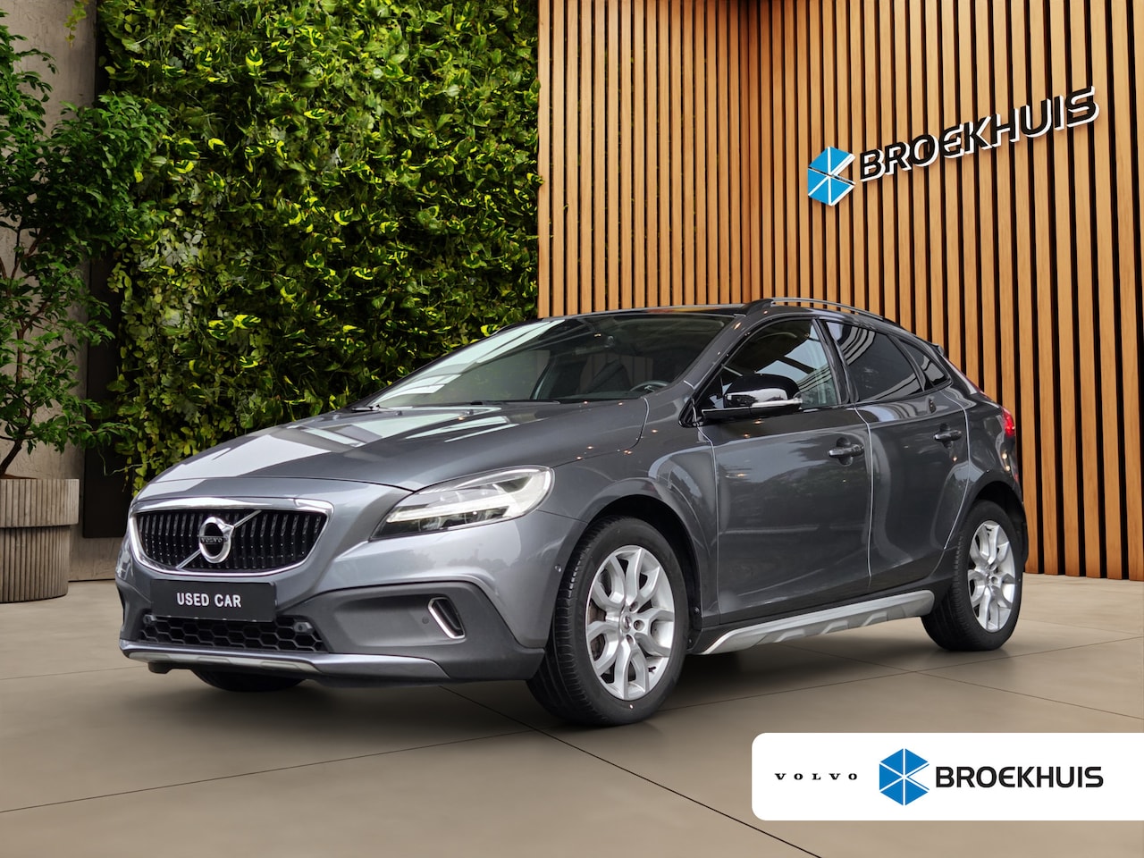 Volvo V40 Cross Country - 1.5 T3 Polar+ Luxury | Panoramadak | Trekhaak | Camera | Keyless | Stoelverwarming | - AutoWereld.nl