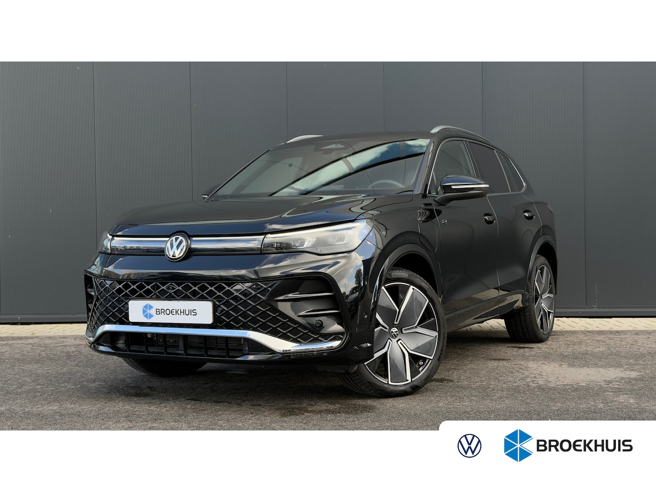 Volkswagen Tiguan - 1.5 eHybrid 204pk R-Line Edition | SOH: 100% | Trekhaak | Panoramadak | Adaptive Cruise | - AutoWereld.nl