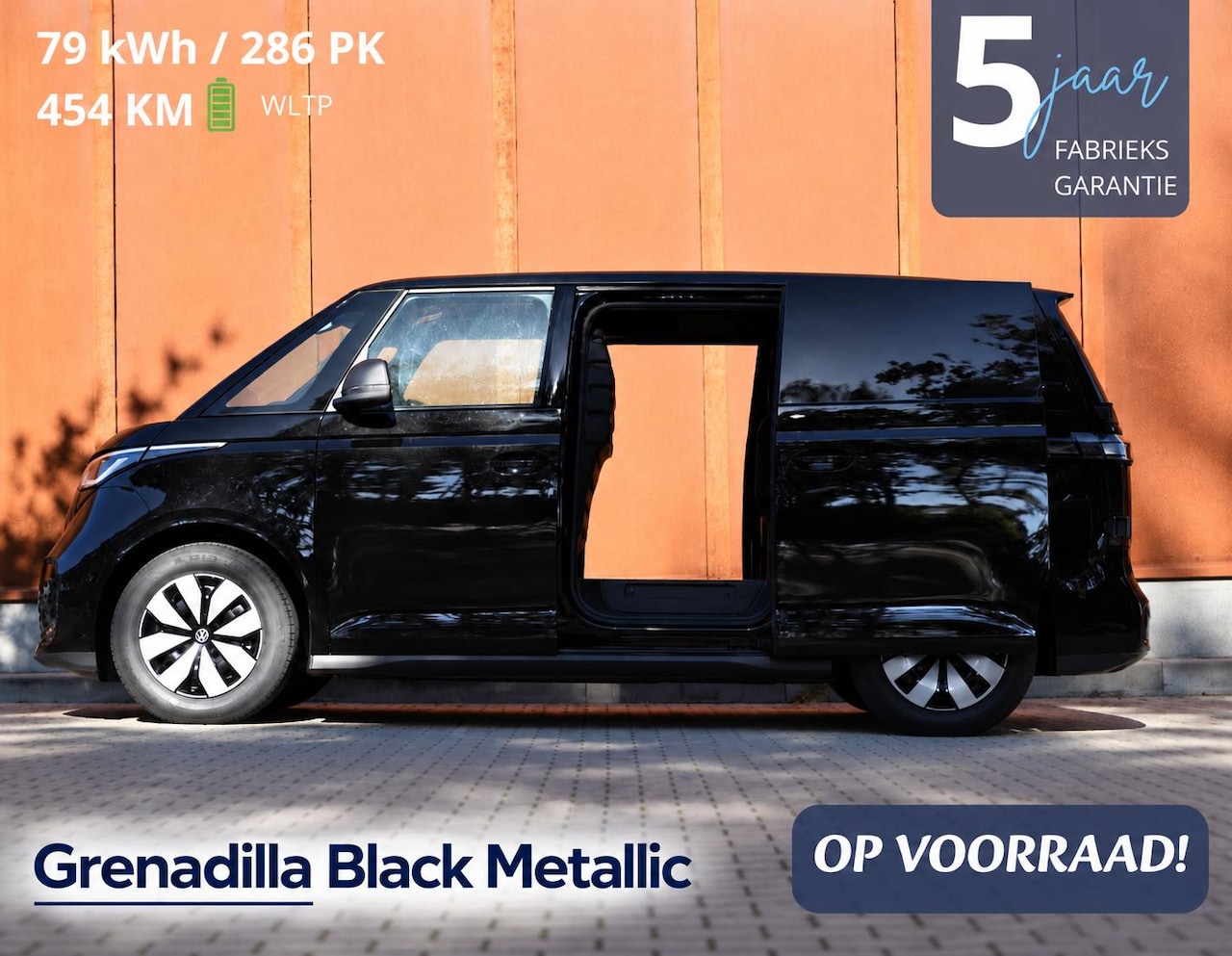 Volkswagen ID. Buzz Cargo - 79 kWh Black 286pk | Long Range 454 km | 2x schuifdeur | € 528,= pm - AutoWereld.nl