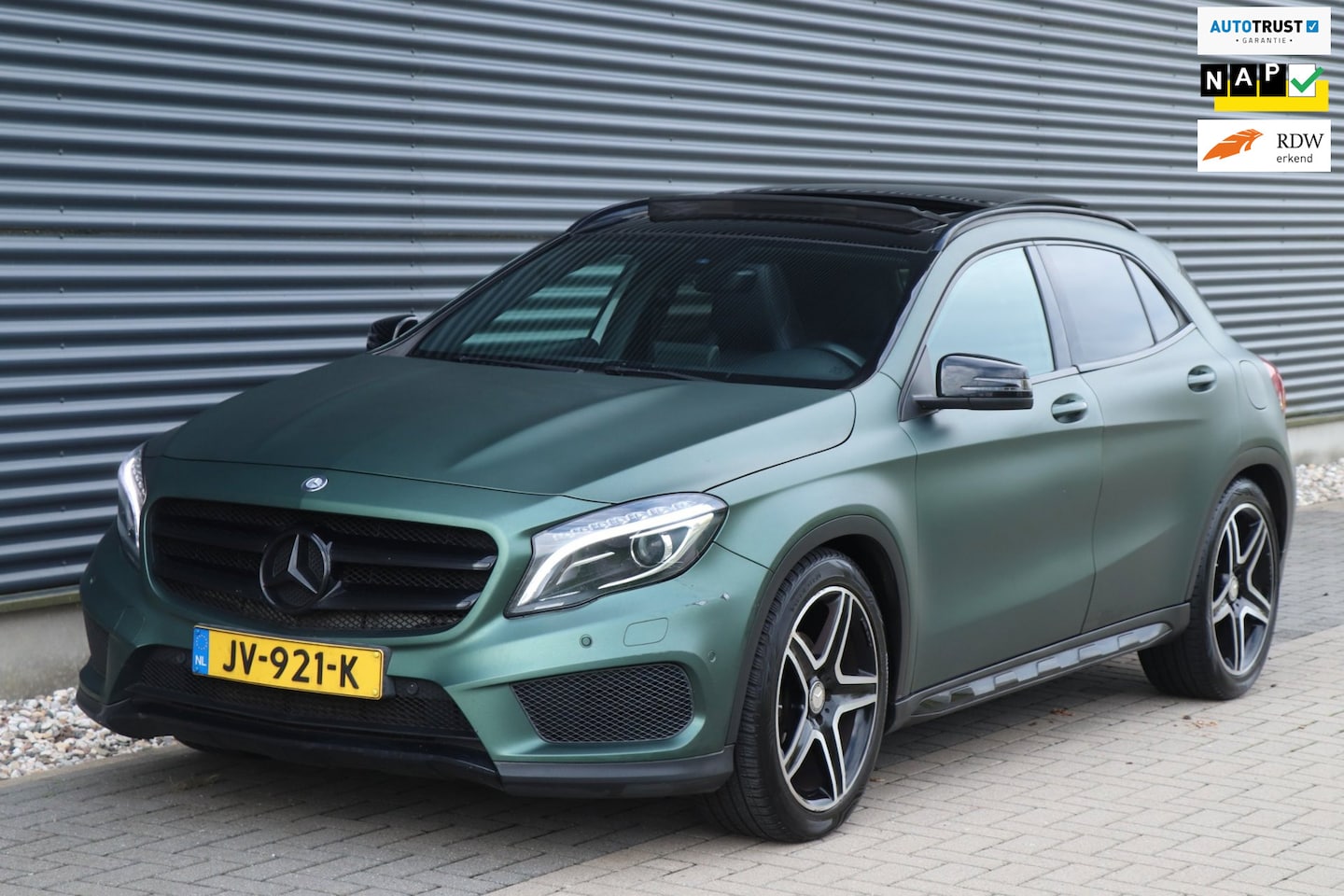 Mercedes-Benz GLA-Klasse - 180 Ambition | AMG | PANO | CAMERA - AutoWereld.nl