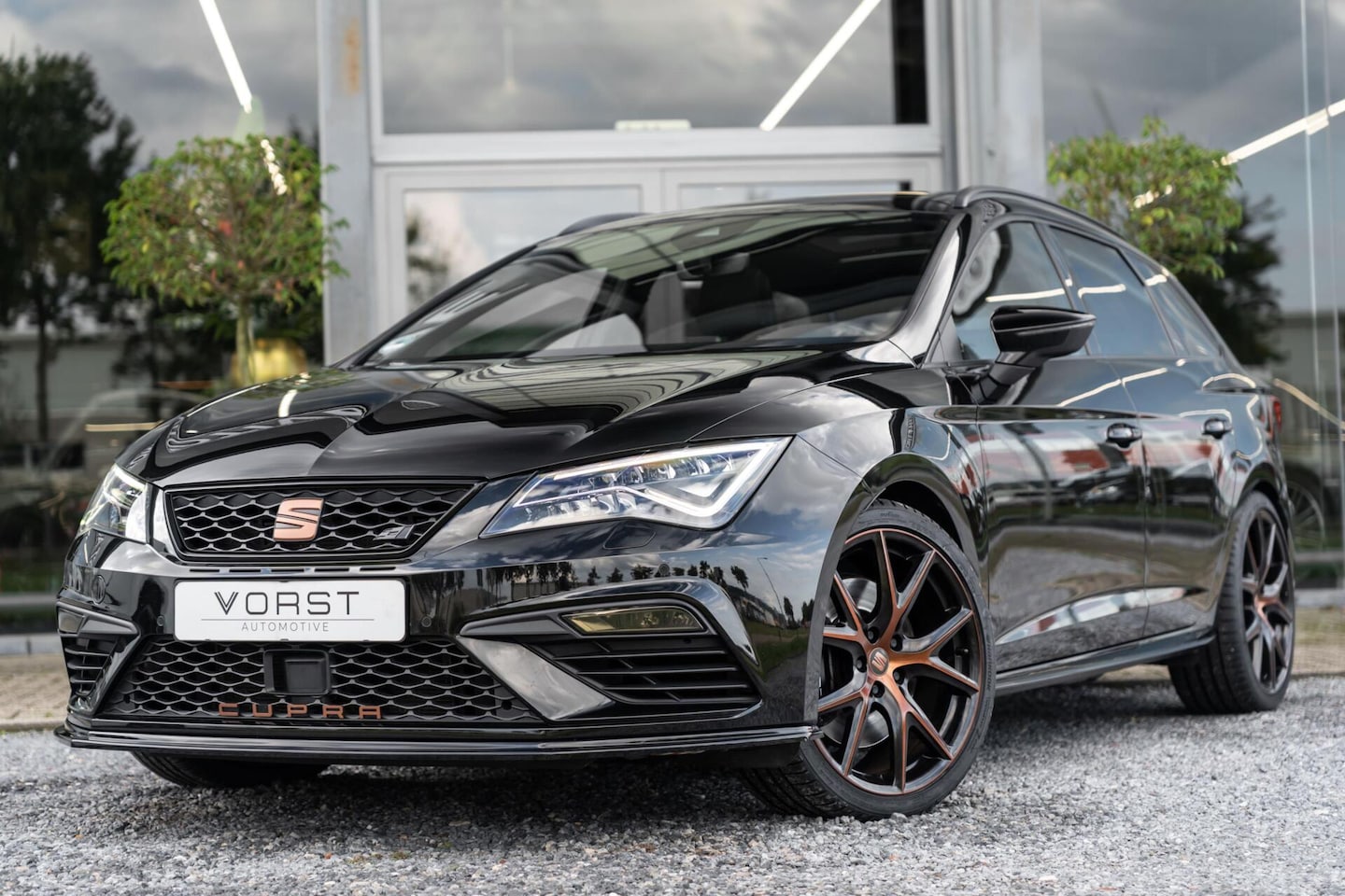 SEAT Leon ST - 2.0 TSI 4DRIVE CUPRA Ultimate Pano Beats Camera - AutoWereld.nl