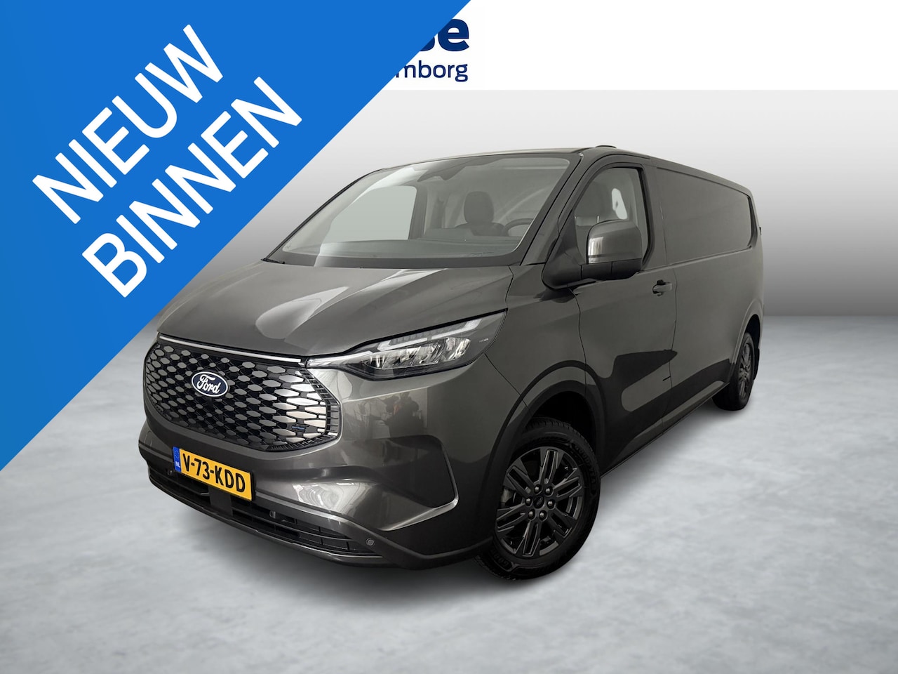 Ford E-Transit Cust. - 320 L2H1 Limited 65 kWh met o.a. een elektrisch wegklapbare trekhaak, een achteruitrijcame - AutoWereld.nl