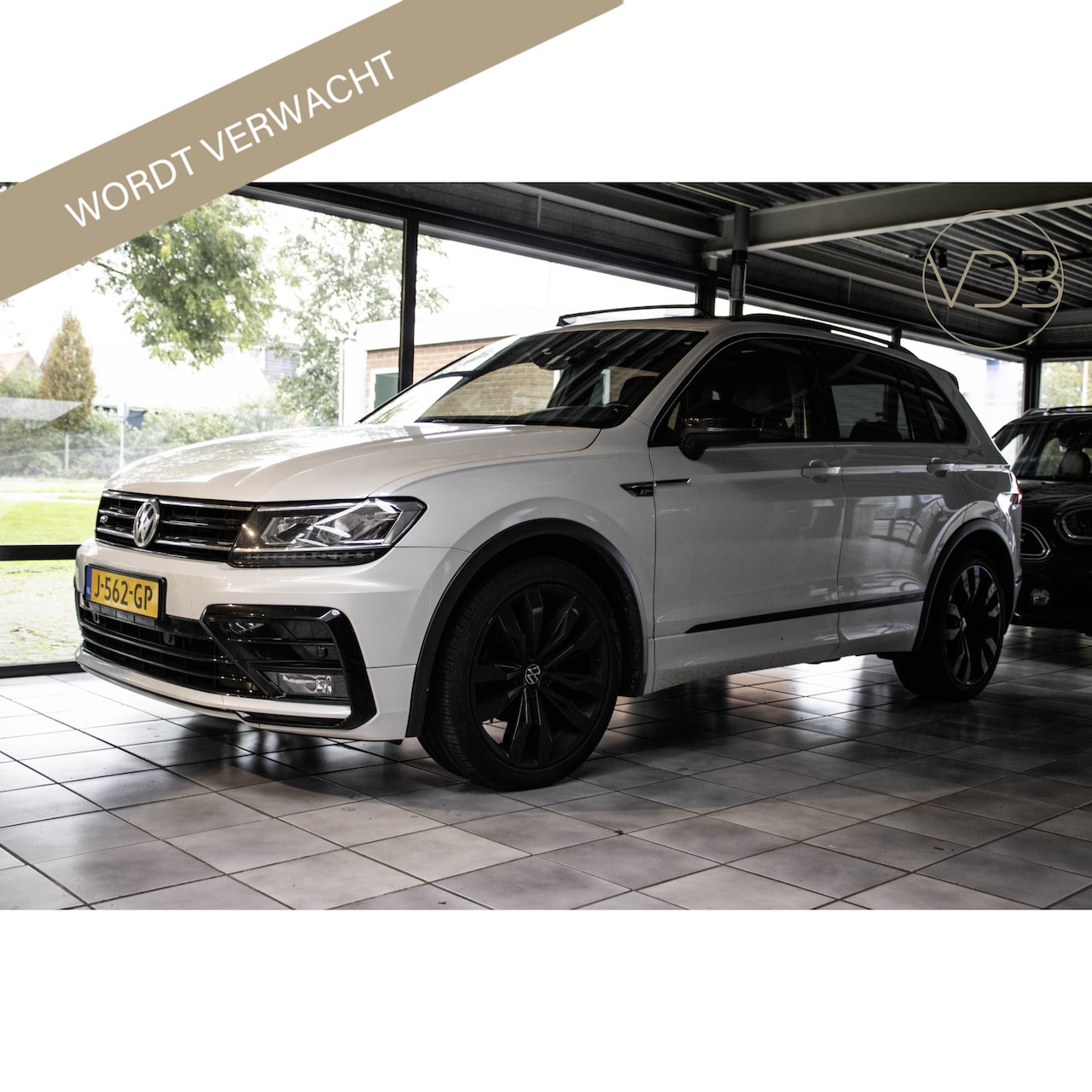 Volkswagen Tiguan - 1.5 TSI R-Line Highline Business R 20inch / Pano / Trekhaak - AutoWereld.nl