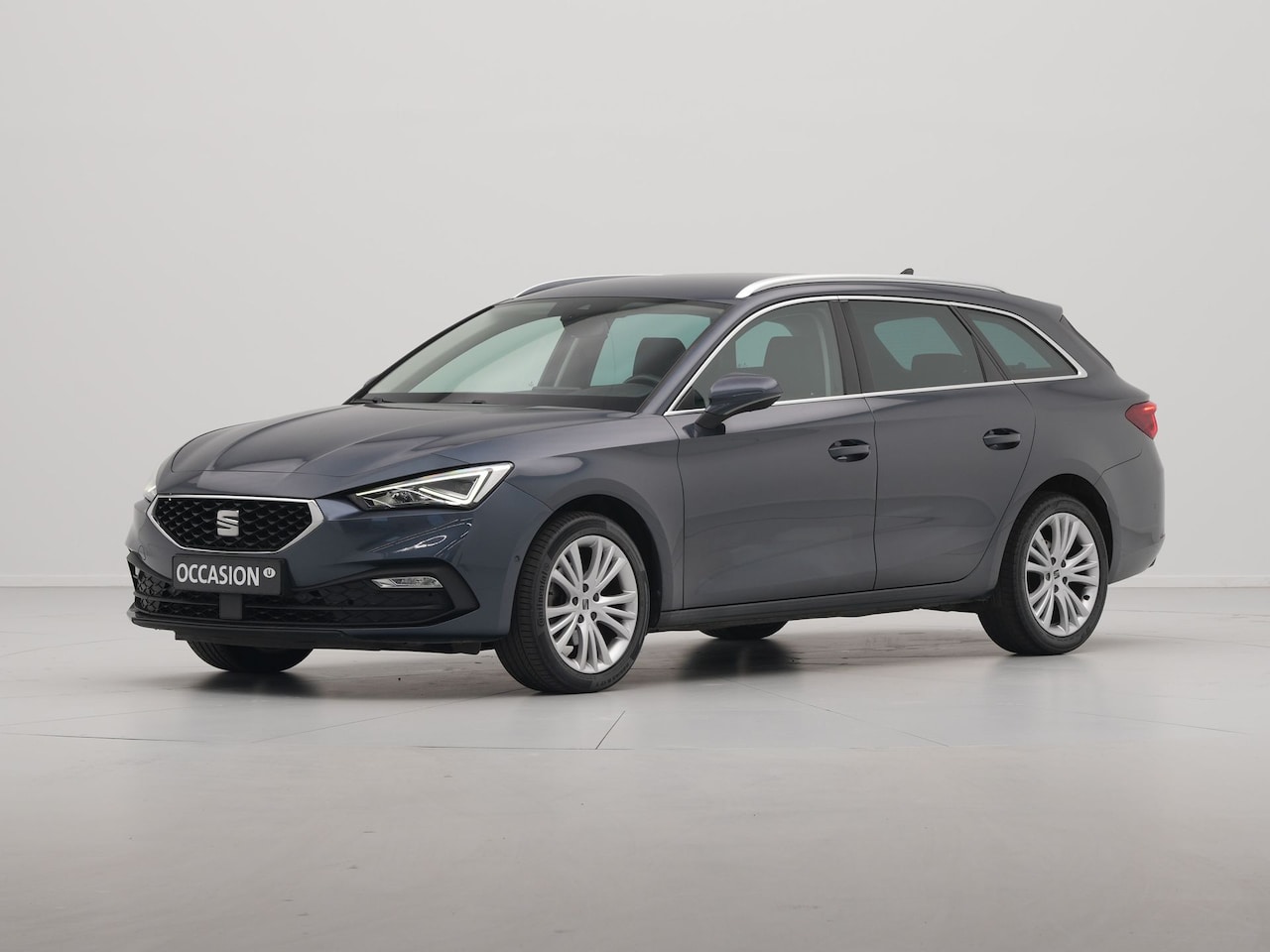 SEAT Leon Sportstourer - 1.5 TSI 130pk Style Navigatie Camera 17"velgen Keyless Parkassist Carplay - AutoWereld.nl