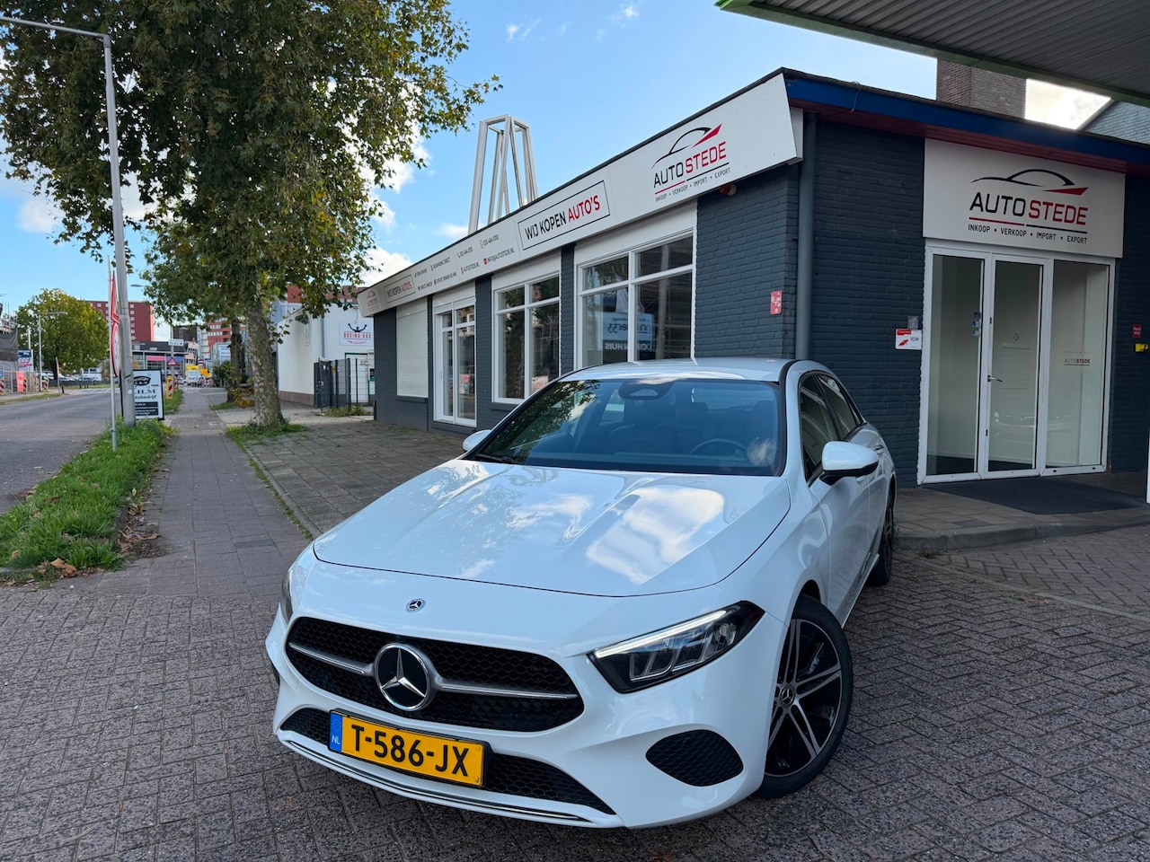 Mercedes-Benz A-klasse - 180 Luxury Line|NAP|CARPLAY|SFEERLICHT|CAMERA|WIDESCREEN - AutoWereld.nl