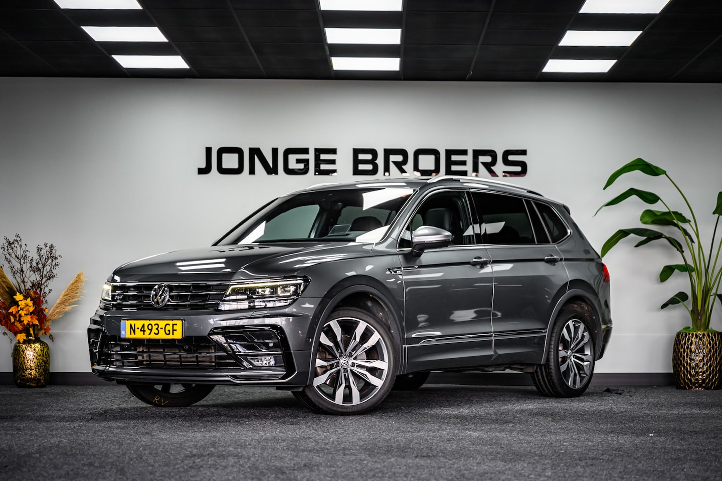 Volkswagen Tiguan Allspace - 2.0 TSI 4Motion Highline Business R 7p. Pano/Trekhaak/HUD/Virtual - AutoWereld.nl