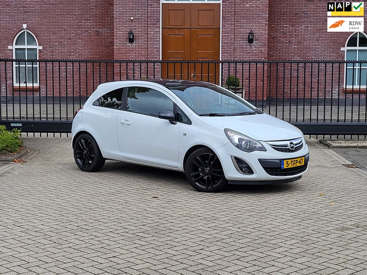 Opel Corsa - 1.4-16V Color Edition / Airco / Nieuwe Apk / Cruise control - AutoWereld.nl