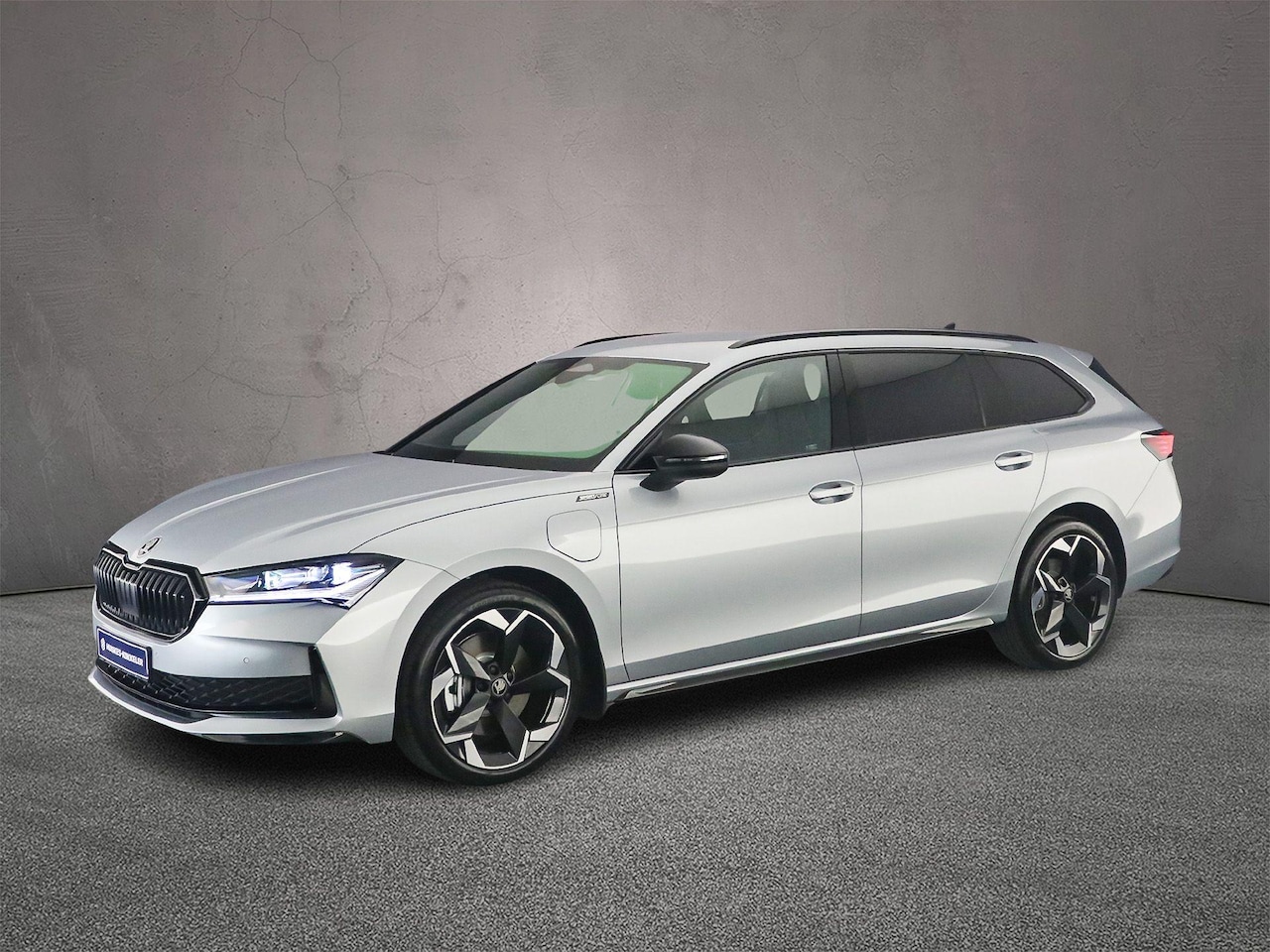Skoda Superb - Sportline Business 1.5 TSI PHEV 204pk DSG Automaat Trekhaak, Adaptive cruise control, Navi - AutoWereld.nl