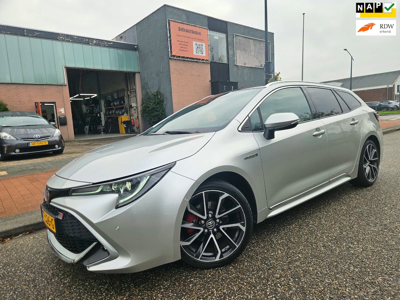 Toyota Corolla Touring Sports - 2.0 Hybrid Premium GR GARANTIE BTW auto - AutoWereld.nl