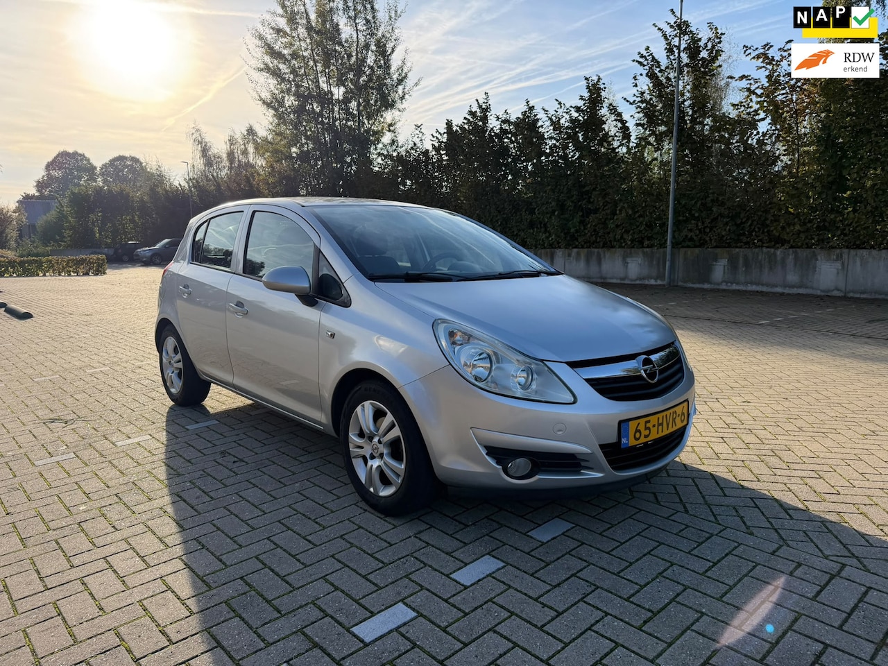 Opel Corsa - 1.4-16V Enjoy 1.4-16V Enjoy - AutoWereld.nl