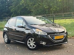 Peugeot 208 - 1.2 PureTech Style /Automaat/Navi/