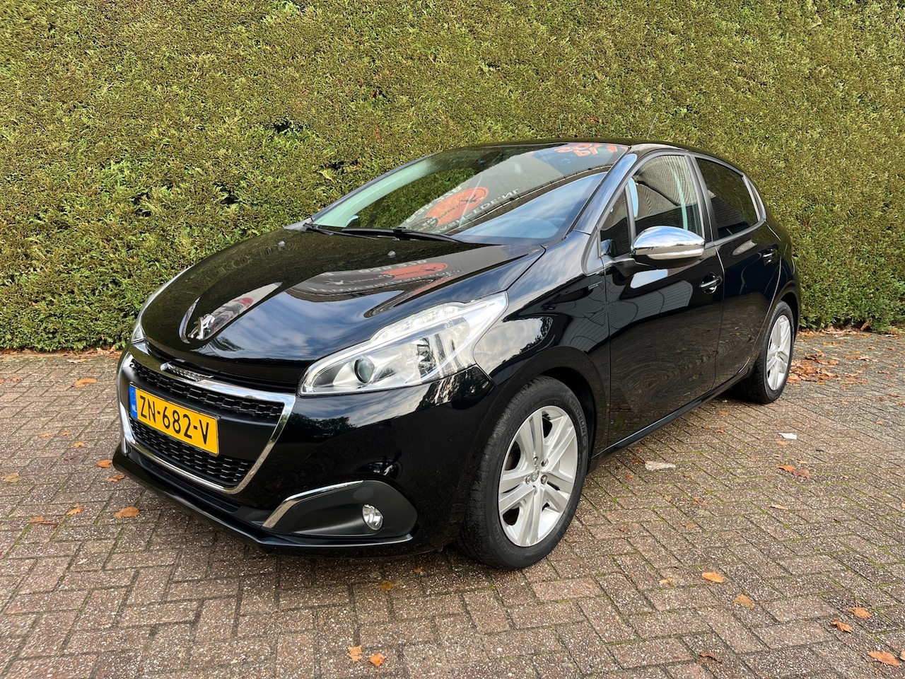 Peugeot 208 - 1.2 PureTech Signature 1.2 PureTech Signature, Carplay, Cruise, PDC, Navi, Eerste eigenaar ! - AutoWereld.nl