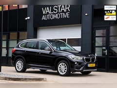 BMW X1 - SDrive20i High Executive | Trekhaak | LED | Stoel-stuur verwarming
