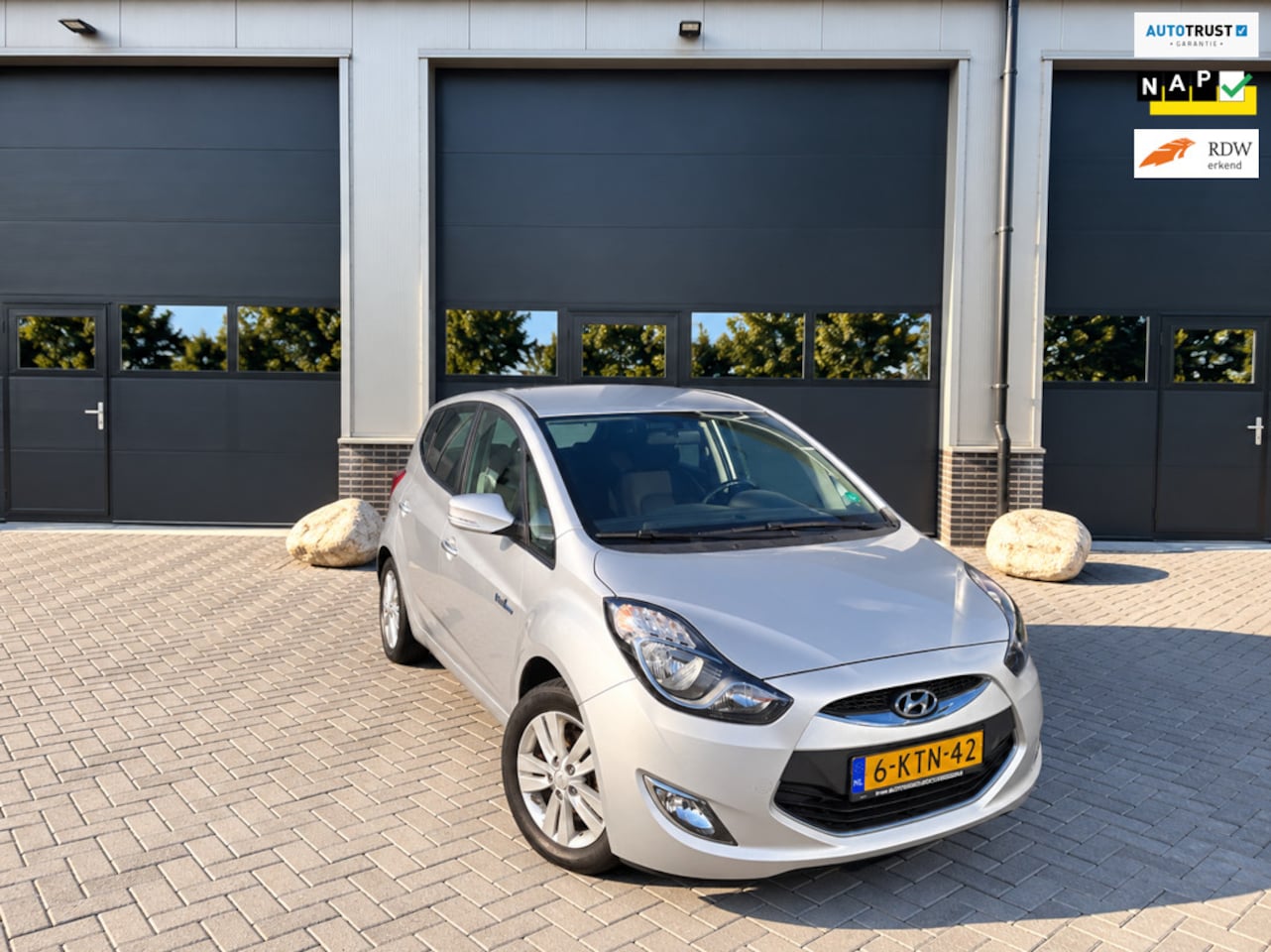 Hyundai ix20 - 1.4i i-Magine - Camera - Navi - PDC - Trekhaak - Top onderhouden - AutoWereld.nl