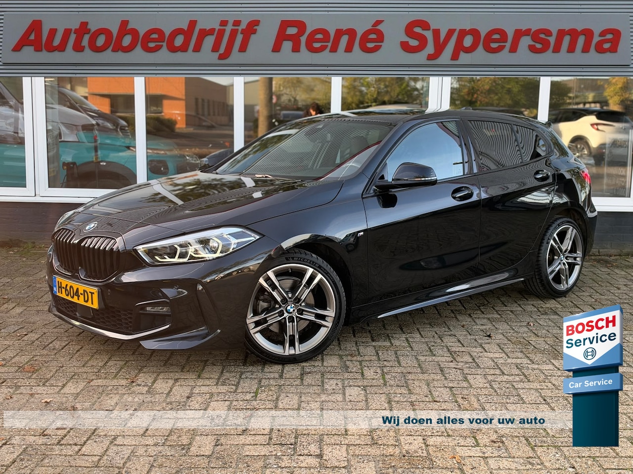 BMW 1-serie - 118i Executive Edition | M Pakket | Sfeerverlichting | Apple Carplay | Leder - AutoWereld.nl