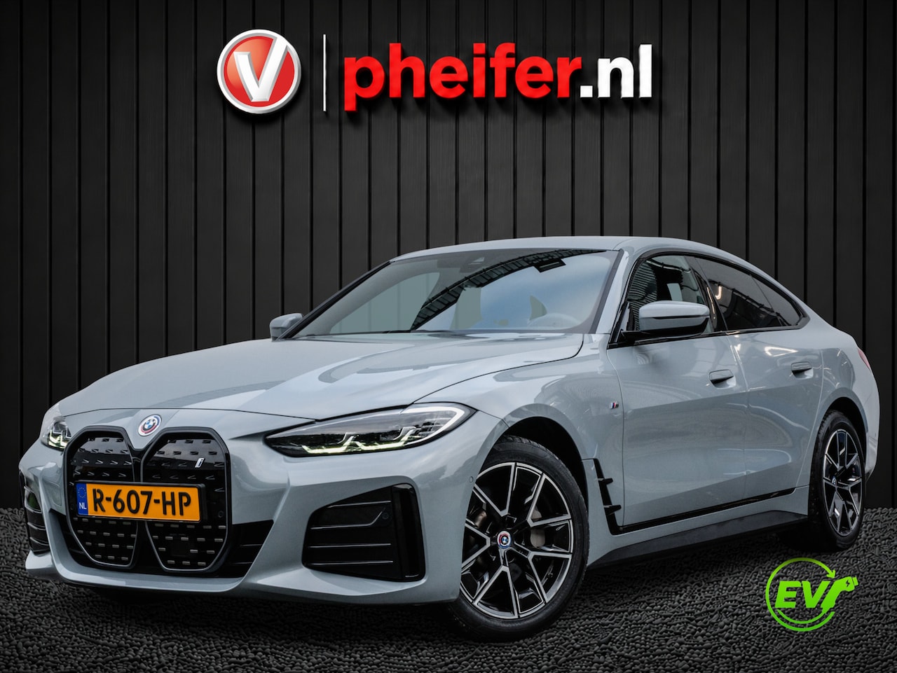 BMW i4 - eDrive40 84 kWh SOH 93% M-Sport/ Stoel-stuurverwarming/ Camera/ Navigatie/ Carplay/ Sfeerv - AutoWereld.nl