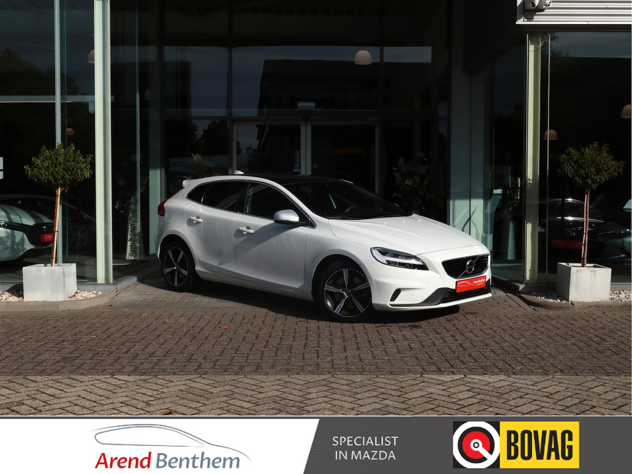 Volvo V40 - 1.5 T3 Polar+ Sport H&K / Pano / Camera / LED / Navi / Clima / Cruise / R-design - AutoWereld.nl